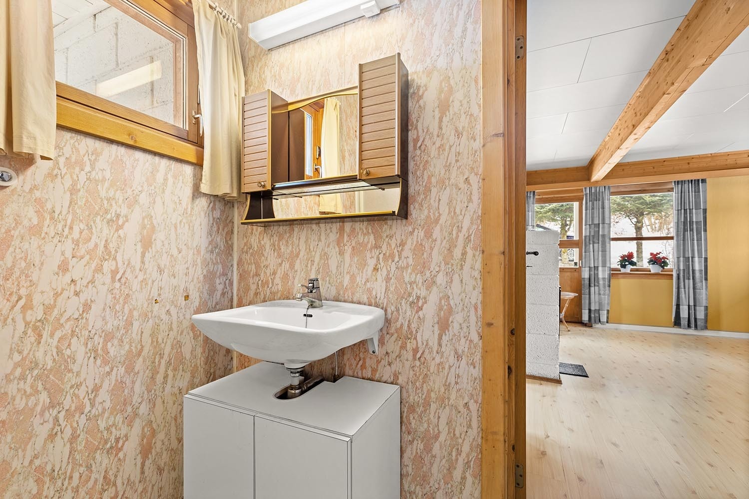 1. etasje / Dusjbad hybel Galleribilde