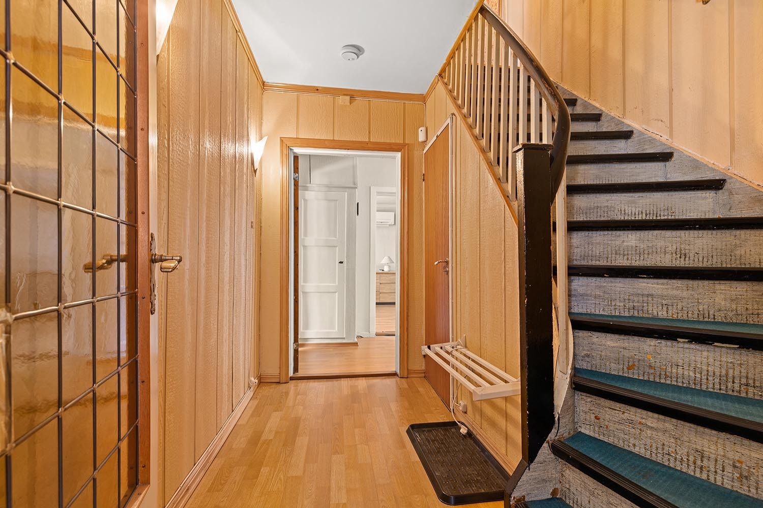 Trapp opp til 2. etasje Galleribilde