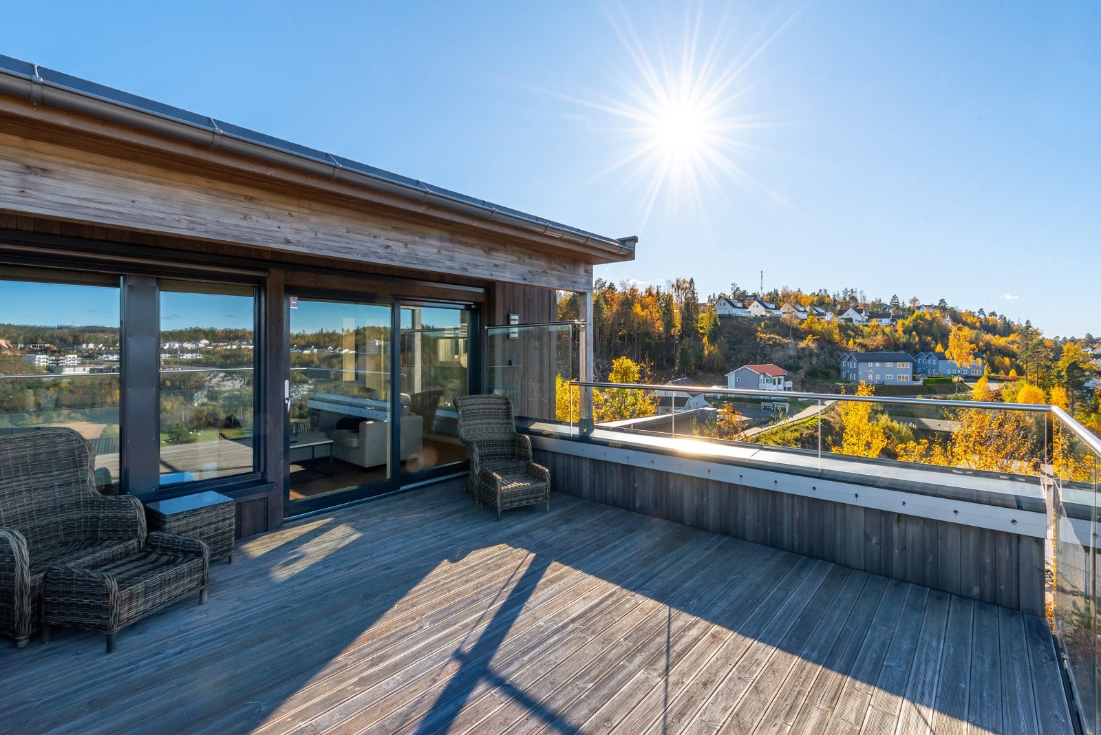 Takterrassen er som resten av eiendommens uteplasser, solrik og usjenert. Galleribilde