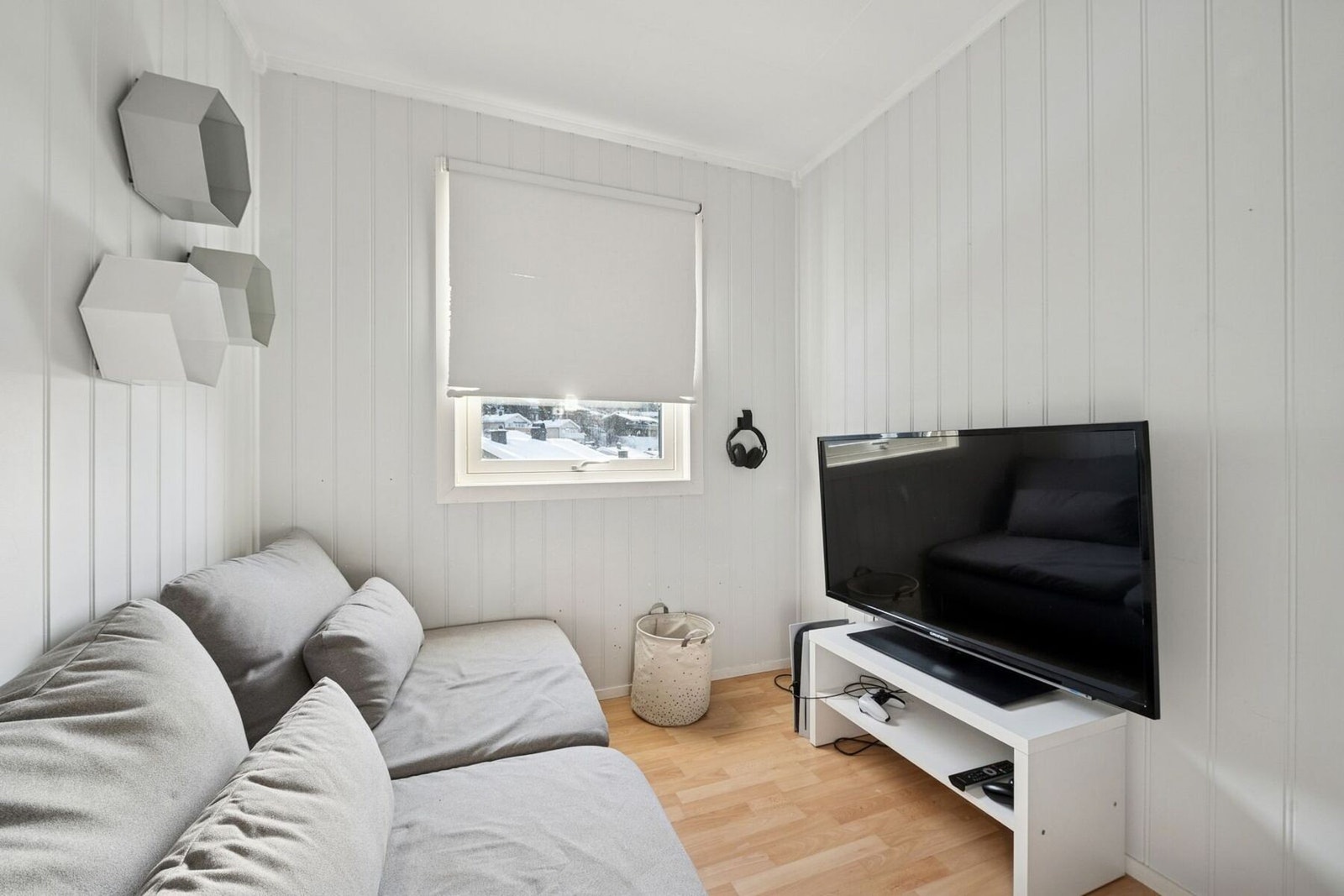 En hyggelig liten ekstra stue i 2. etasje- perfekt som barnerom, TV-stue eller lekerom. Galleribilde