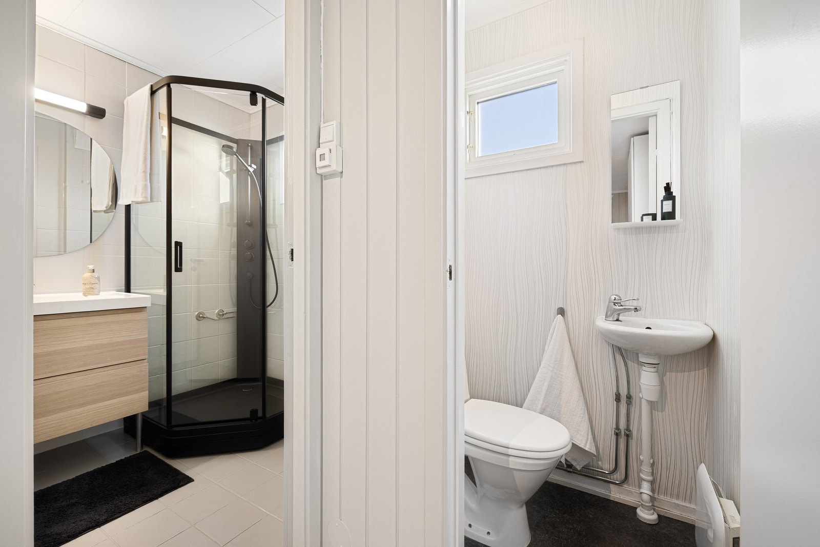 I tilknytning til badet er det et separat toalettrom. Galleribilde