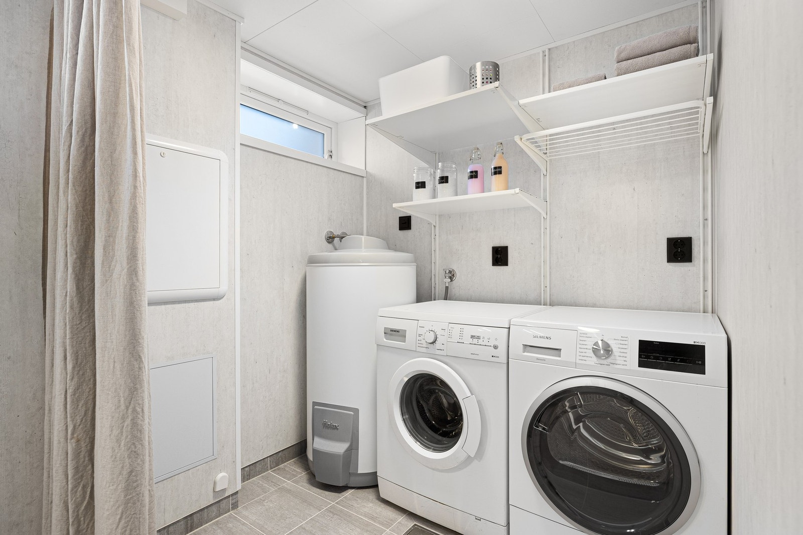 Badet ble totaloppusset så sent som i 2023, og har egen vaskeavdeling bak forheng. Galleribilde