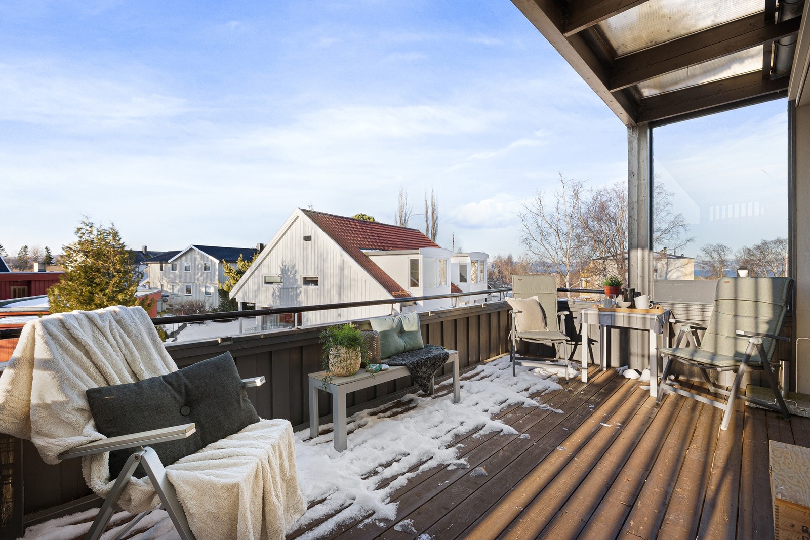 Her nyter du glimrende solforhold fra ca. 12:00 til solnedgang på sommerstid. Galleribilde