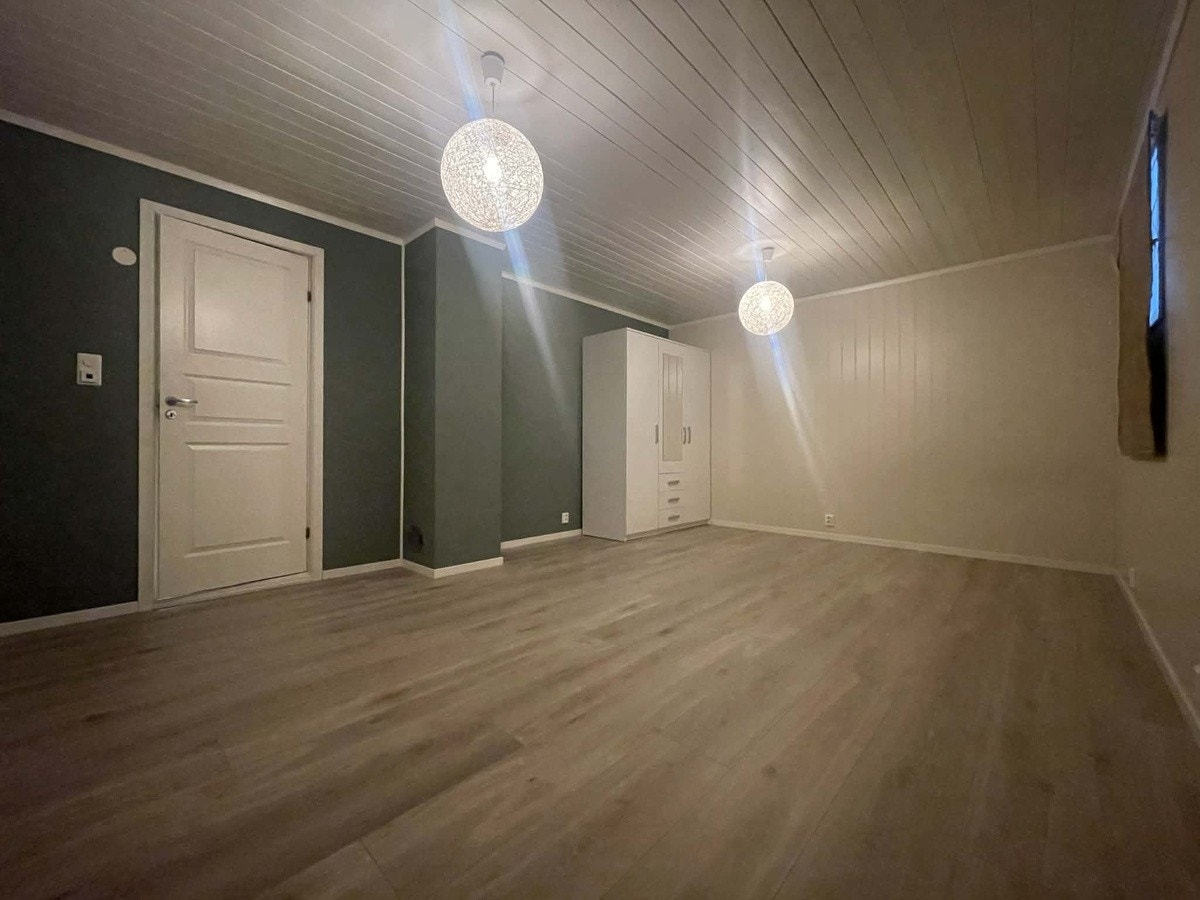 Rom 4, kjeller. Galleribilde