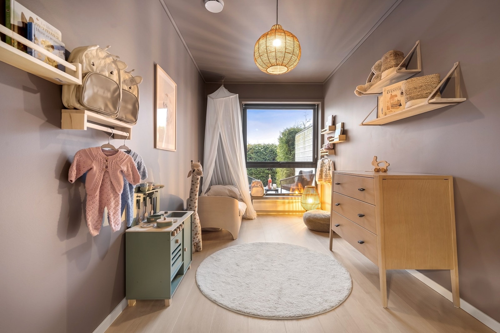 Det andre soverommet har en god størrelse og egner seg godt som barnerom, gjesterom eller kontor. Galleribilde