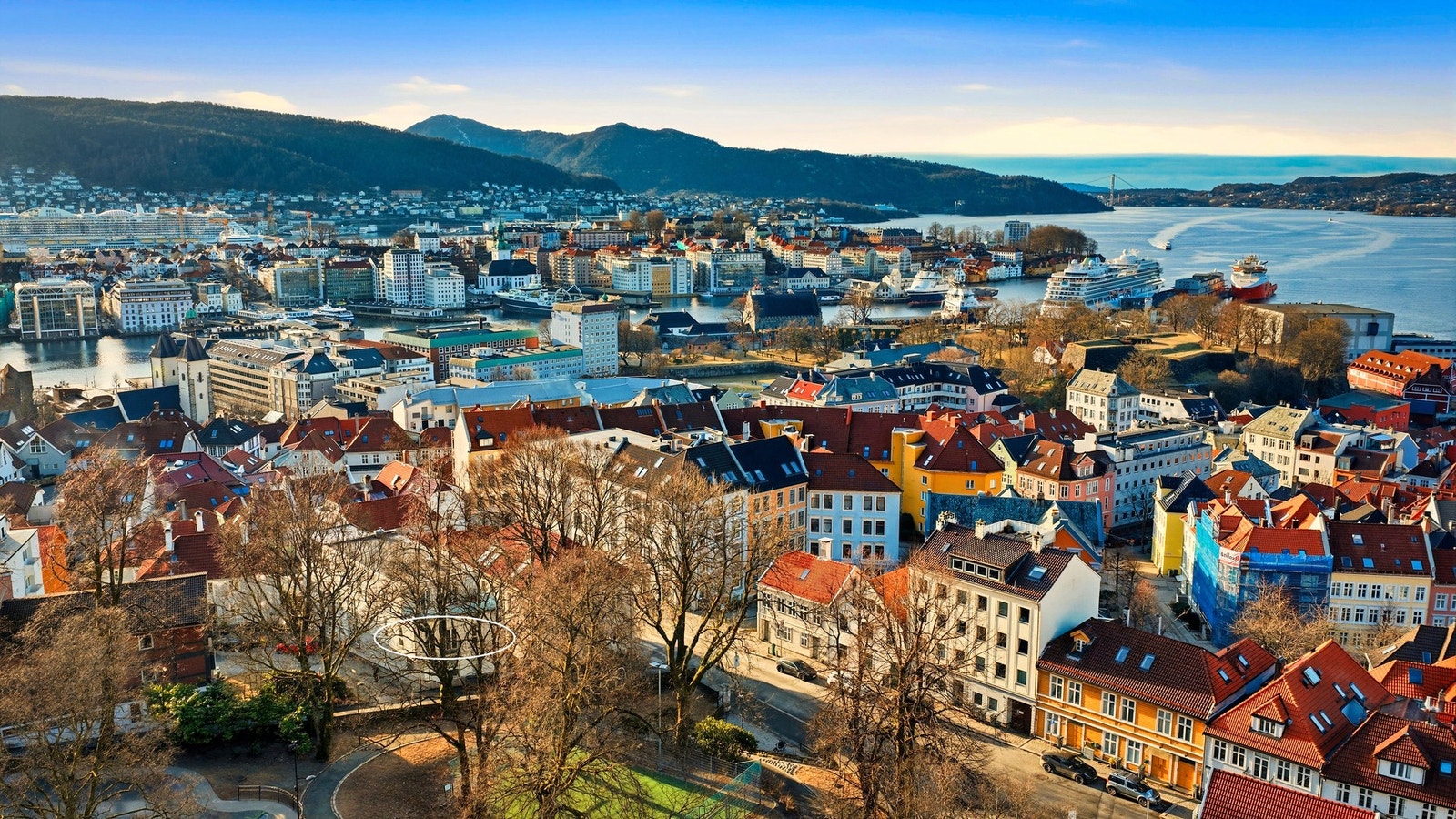 Bergen sentrum med vakker bebyggelse og fjordlandskap - ditt nye nærmiljø! Galleribilde