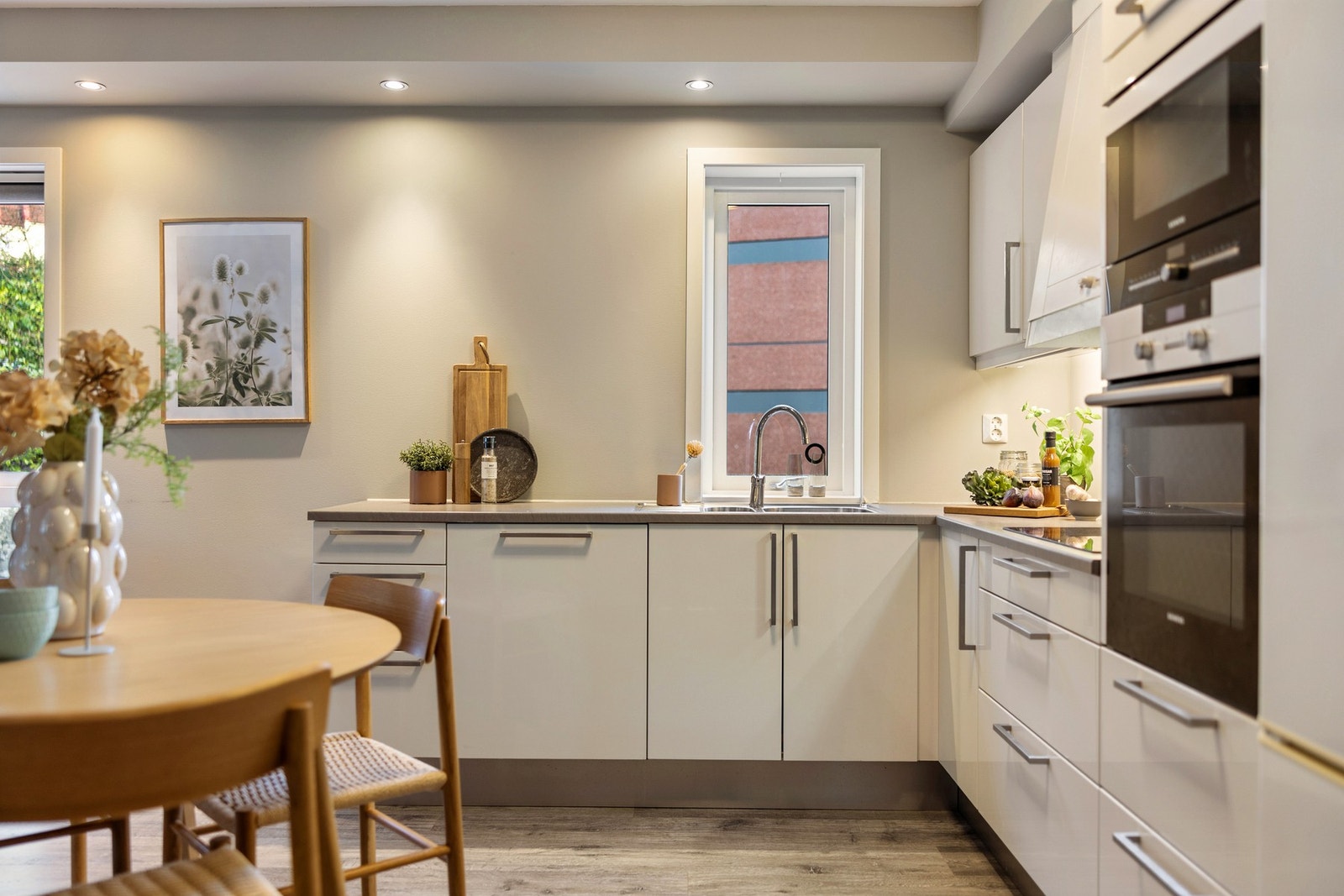 Tidløs og funksjonell kjøkkenløsning Galleribilde