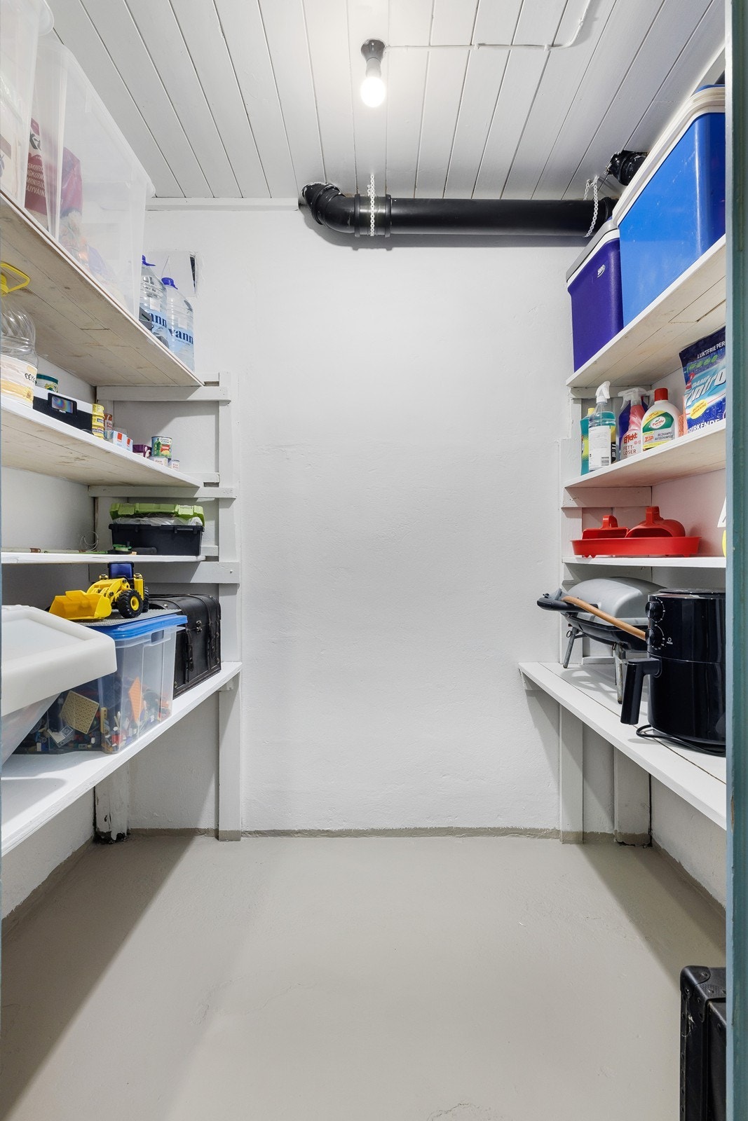 Bod med gode hyller for oppbevaring Galleribilde