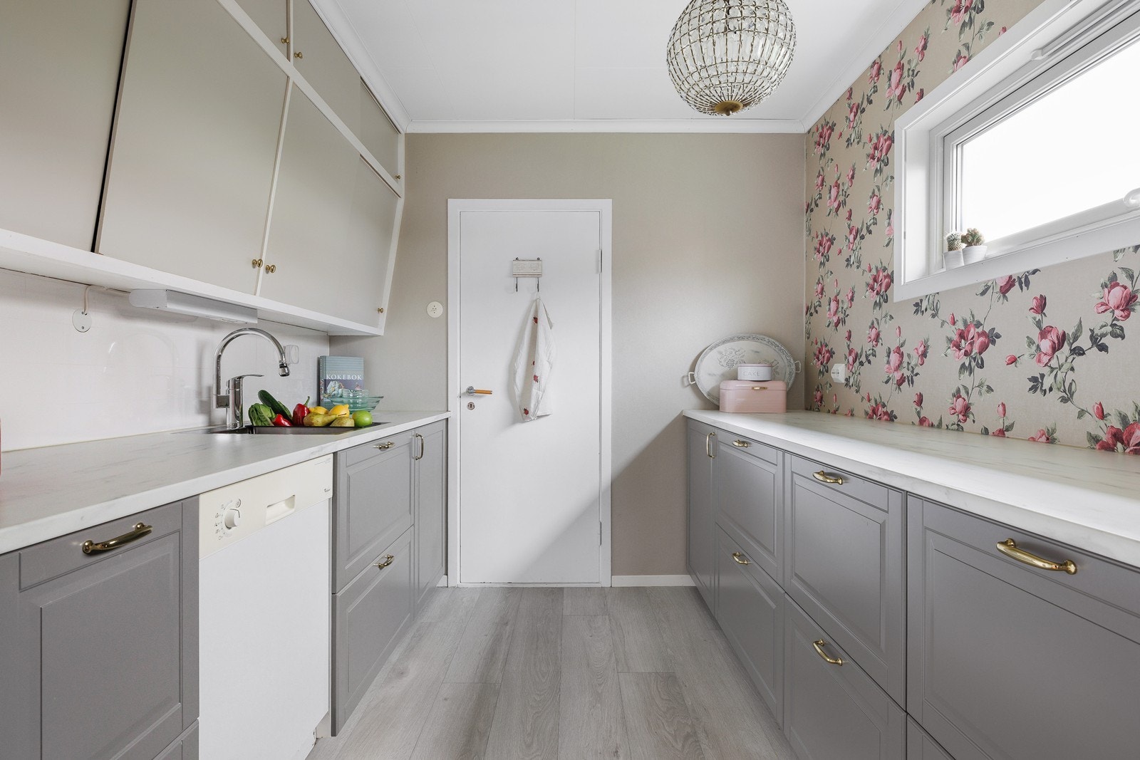 Sjarmerende retrodetaljer kombinert med praktiske løsninger. Galleribilde