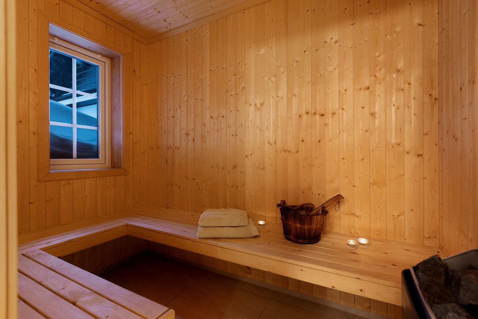 Et bad har også en badstue, som gir en avslappende og behagelig opplevelse etter en lang dag i fjellet. Galleribilde