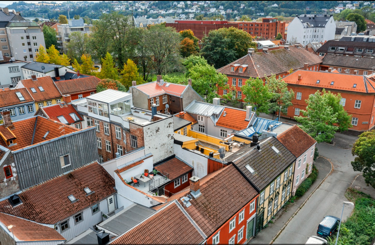Bygården består av 4 andre enheter som også leies ut. Galleribilde