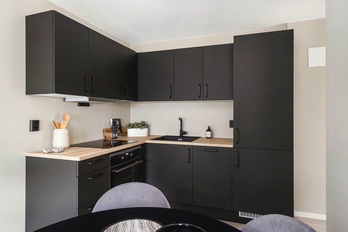 Velkommen til Stavnevegen 4! En stor og nyrenovert leilighet på 111 kvm med en svært attraktiv beliggenhet! Galleribilde