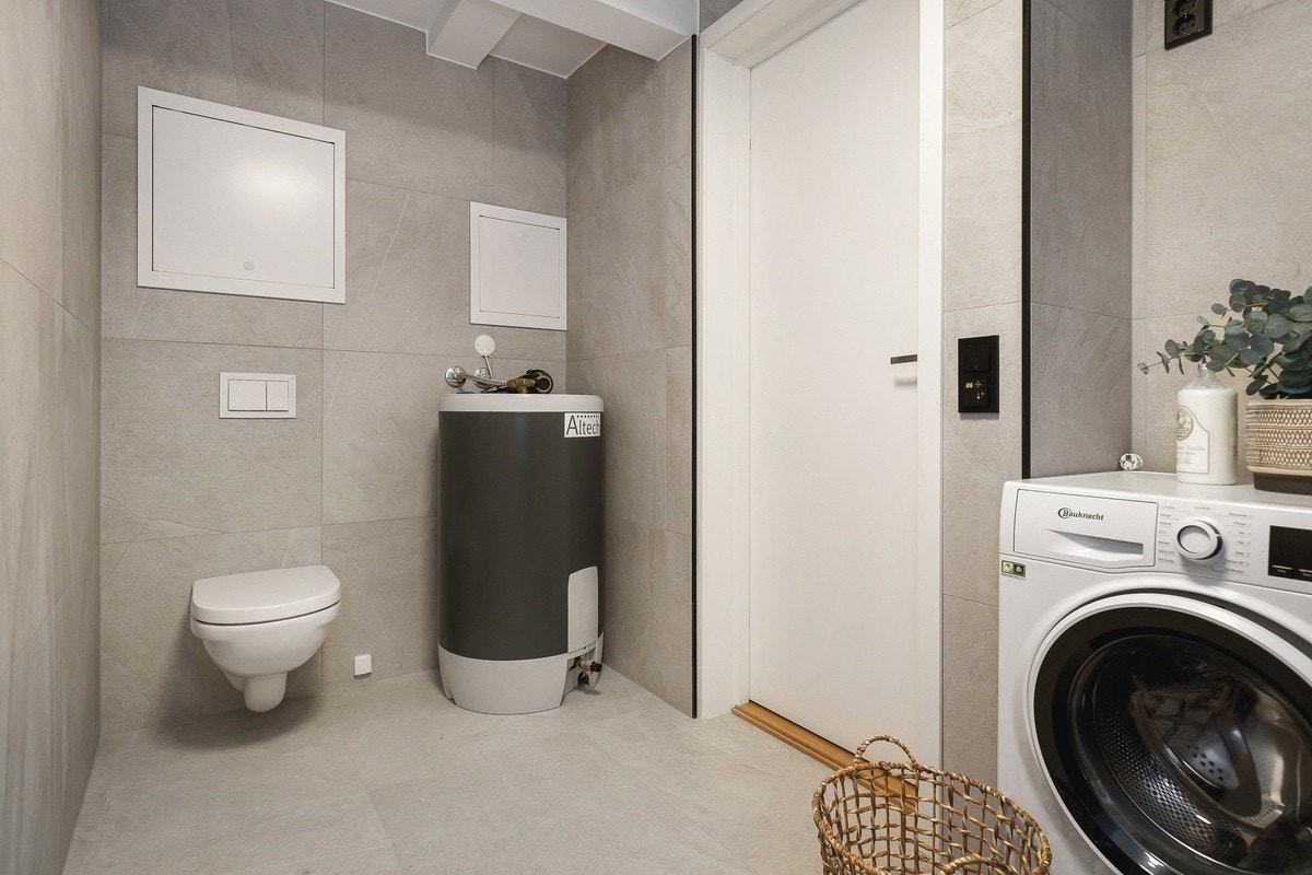 Alt renovert i 2022. Bad i sokkel. Galleribilde