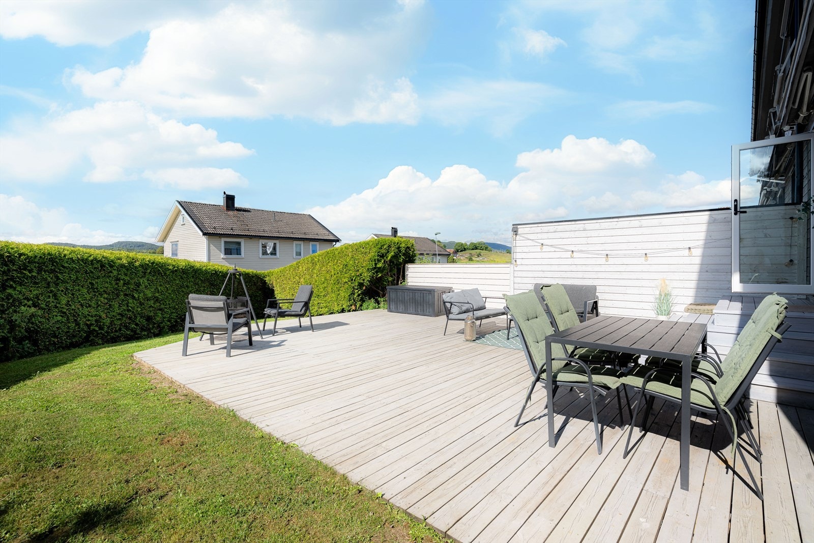På terrassen er det god plass til utemøbler og grill. Galleribilde