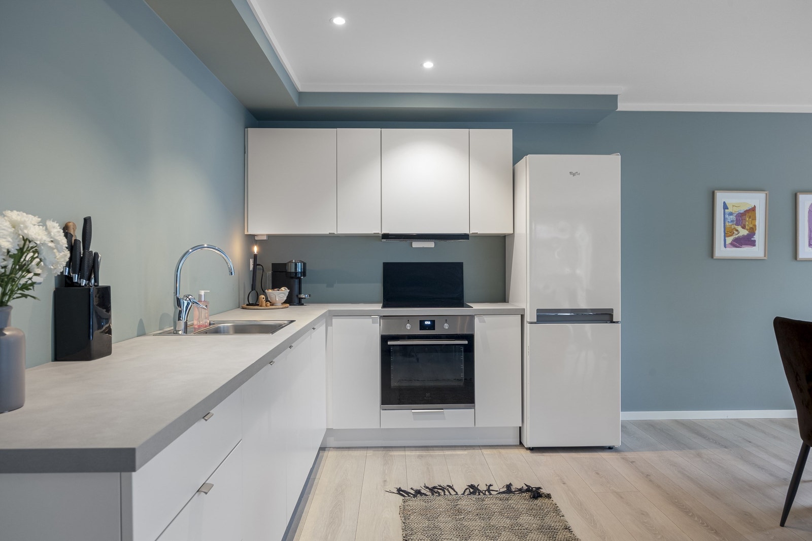 Downlights i taket ved kjøkken, på bad og i gangen. Galleribilde