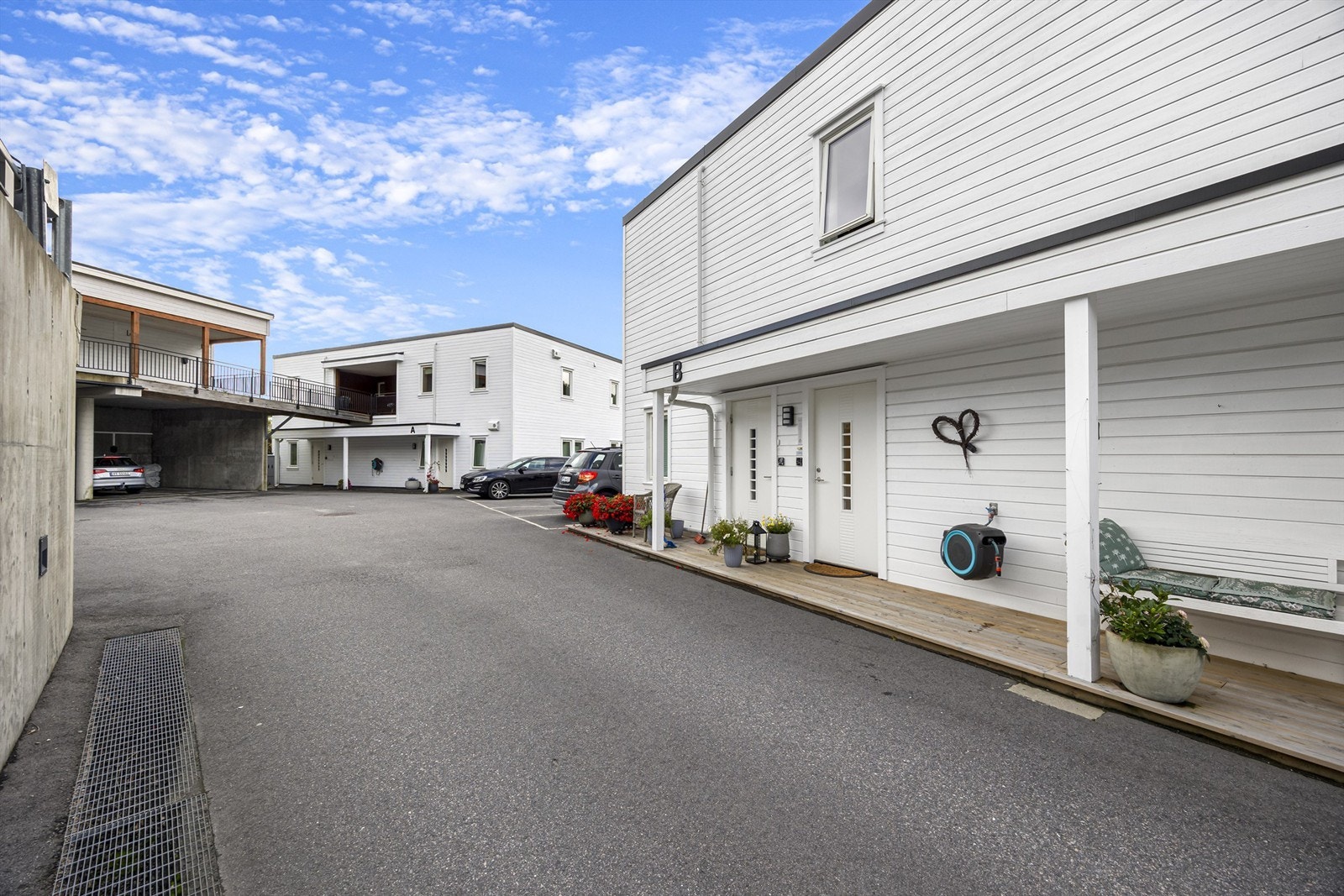 Adkomst til leiligheten via felles trapperom. Galleribilde