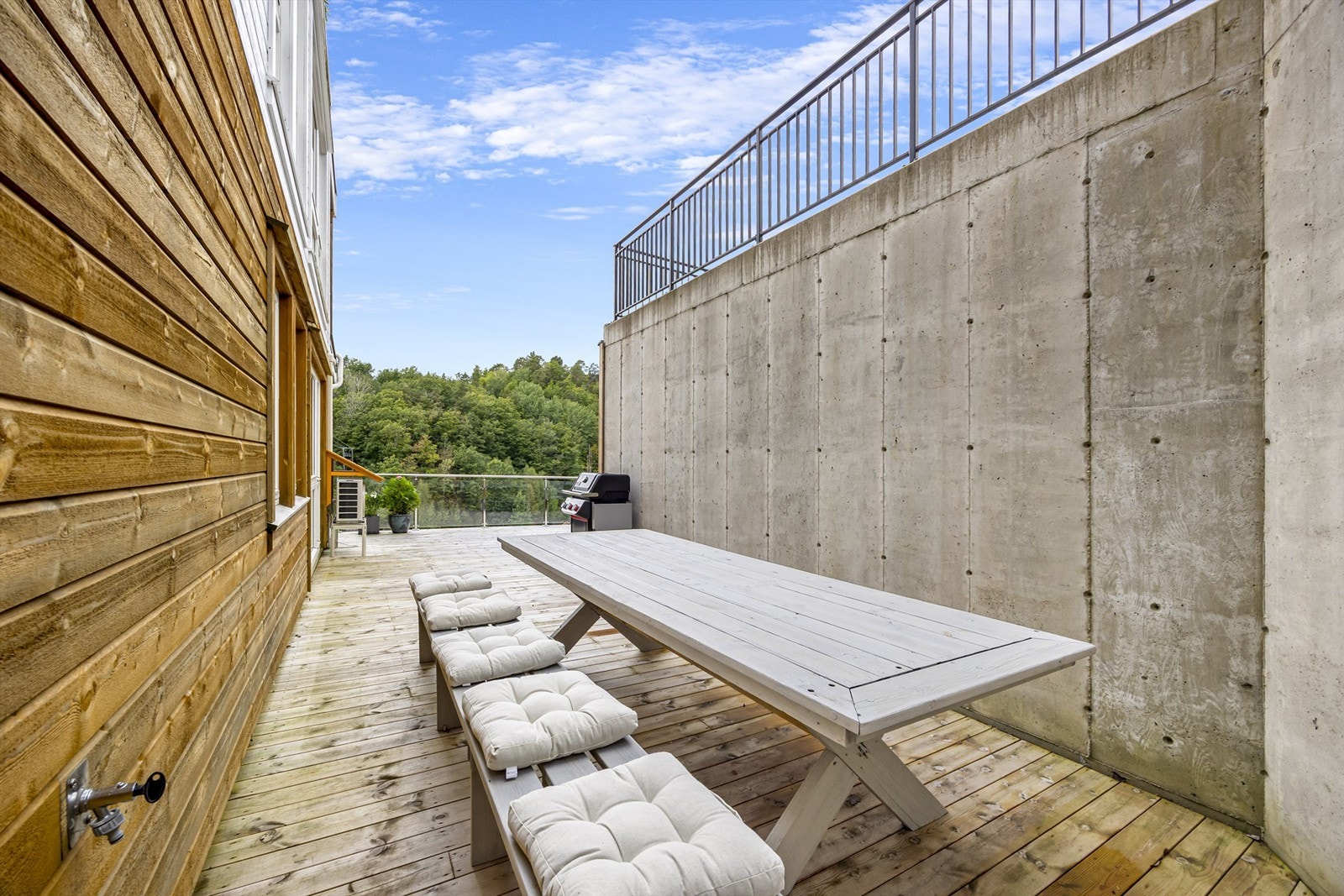 Det er utekran i tilknytning til leiligheten. Galleribilde