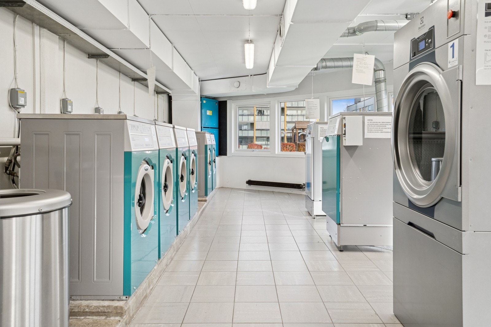 I tillegg til opplegg for egen maskin, har borettslaget et fellesvaskeri tilgjengelig for beboerne. Galleribilde