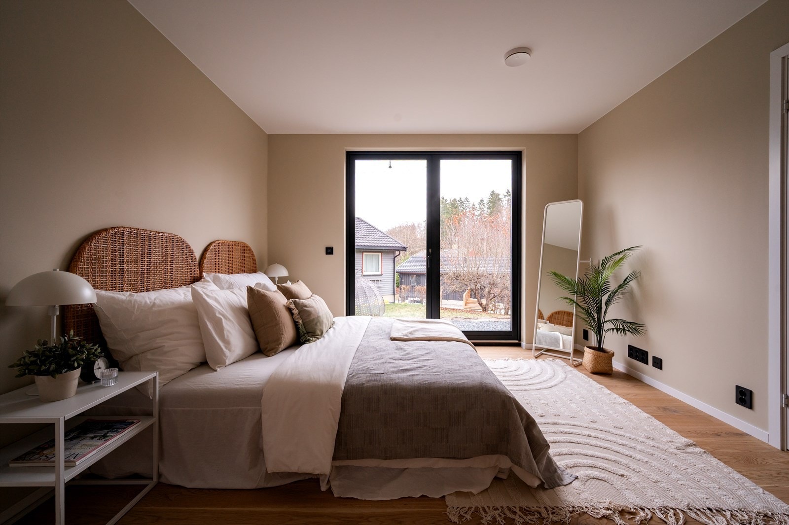 Kjellerstue to er i dag innredet som soverom og har gode møbleringsmuligheter. Galleribilde