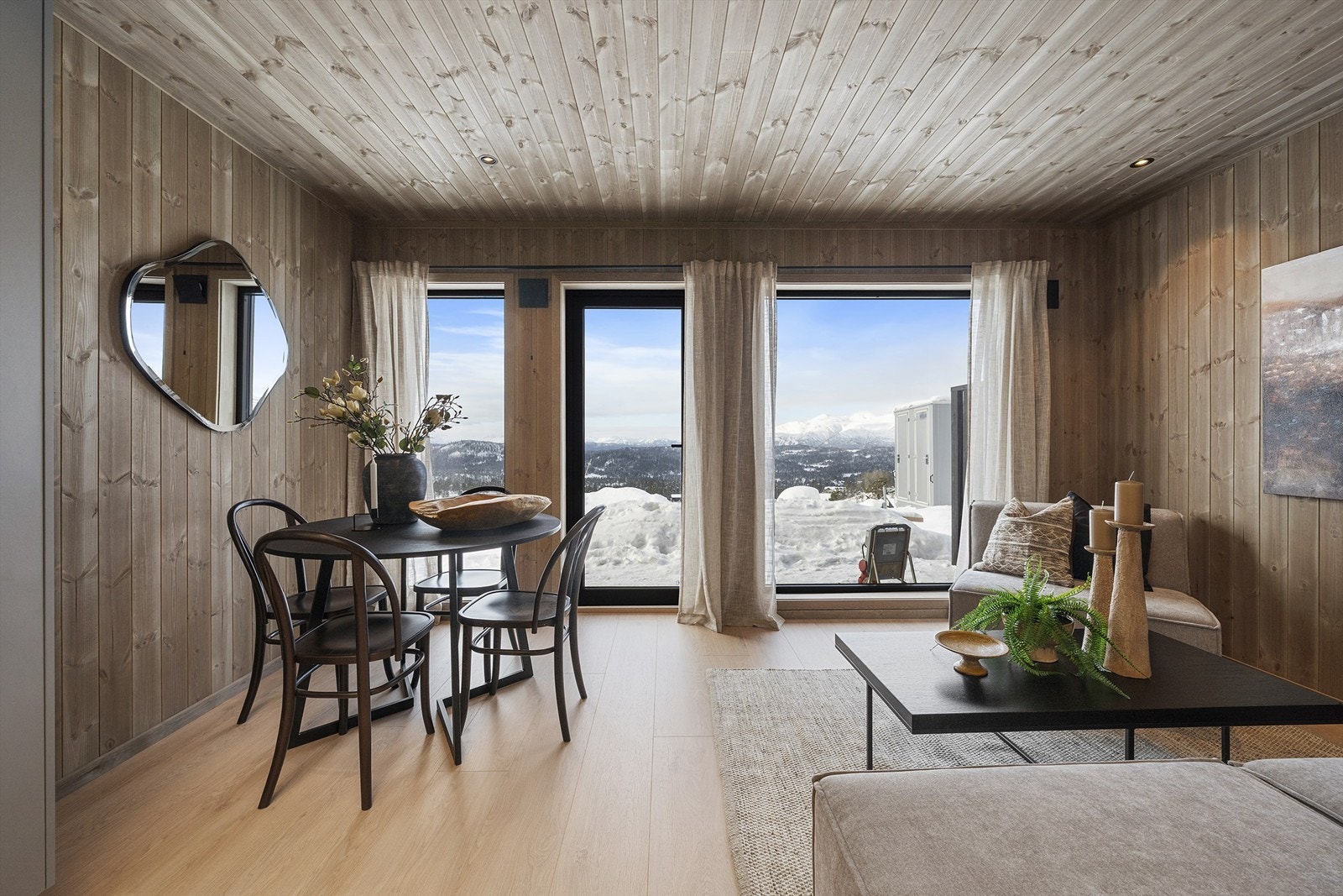 Her kan man nyte morgenkaffe med utsikt. Galleribilde