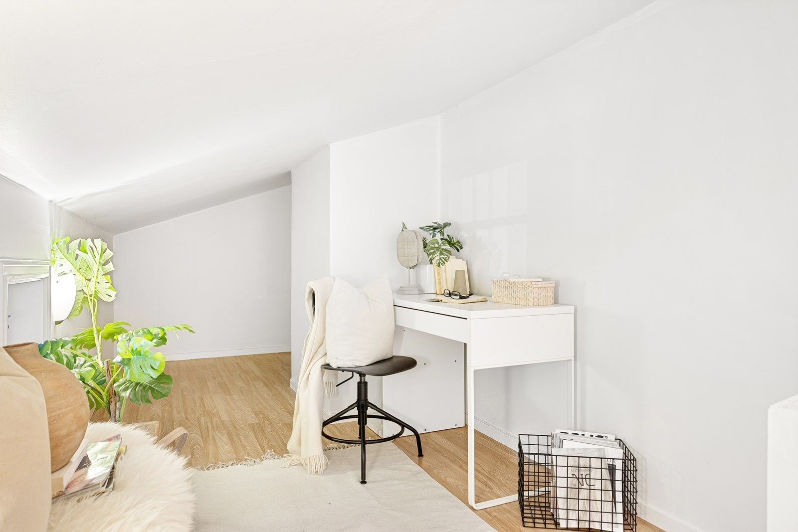 Selger har i dag innredet deler av hemsetasjen til en trivelig kontorplass. Galleribilde