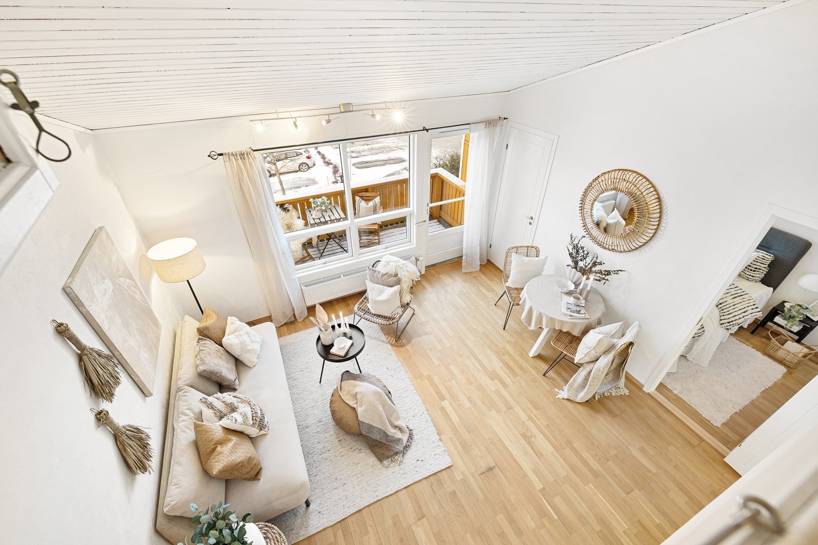 Utsikt fra hems og ned til stuerommet. Felleskostnadene inkluderer blant annet avsetting til fremtidig vedlikehold av bygget og vasking av trappeoppgang. Galleribilde