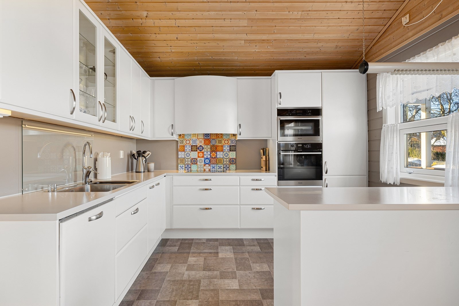 Kjøkkenet er oppmålt til hele 23 m² . Galleribilde