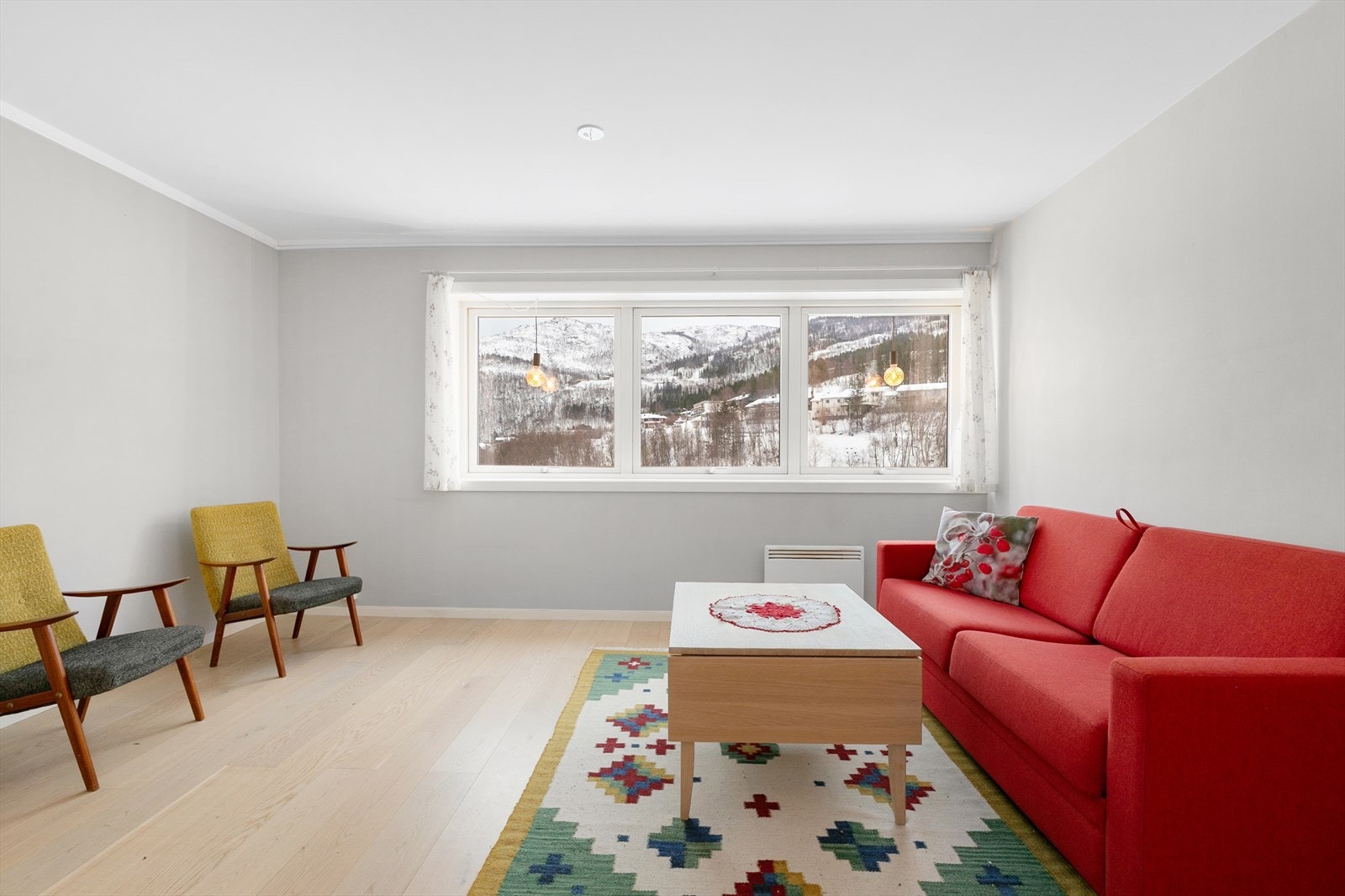 Lyse og tidsriktige overflater, som gjør det enkelt å supplere med egne møbler og tekstiler Galleribilde