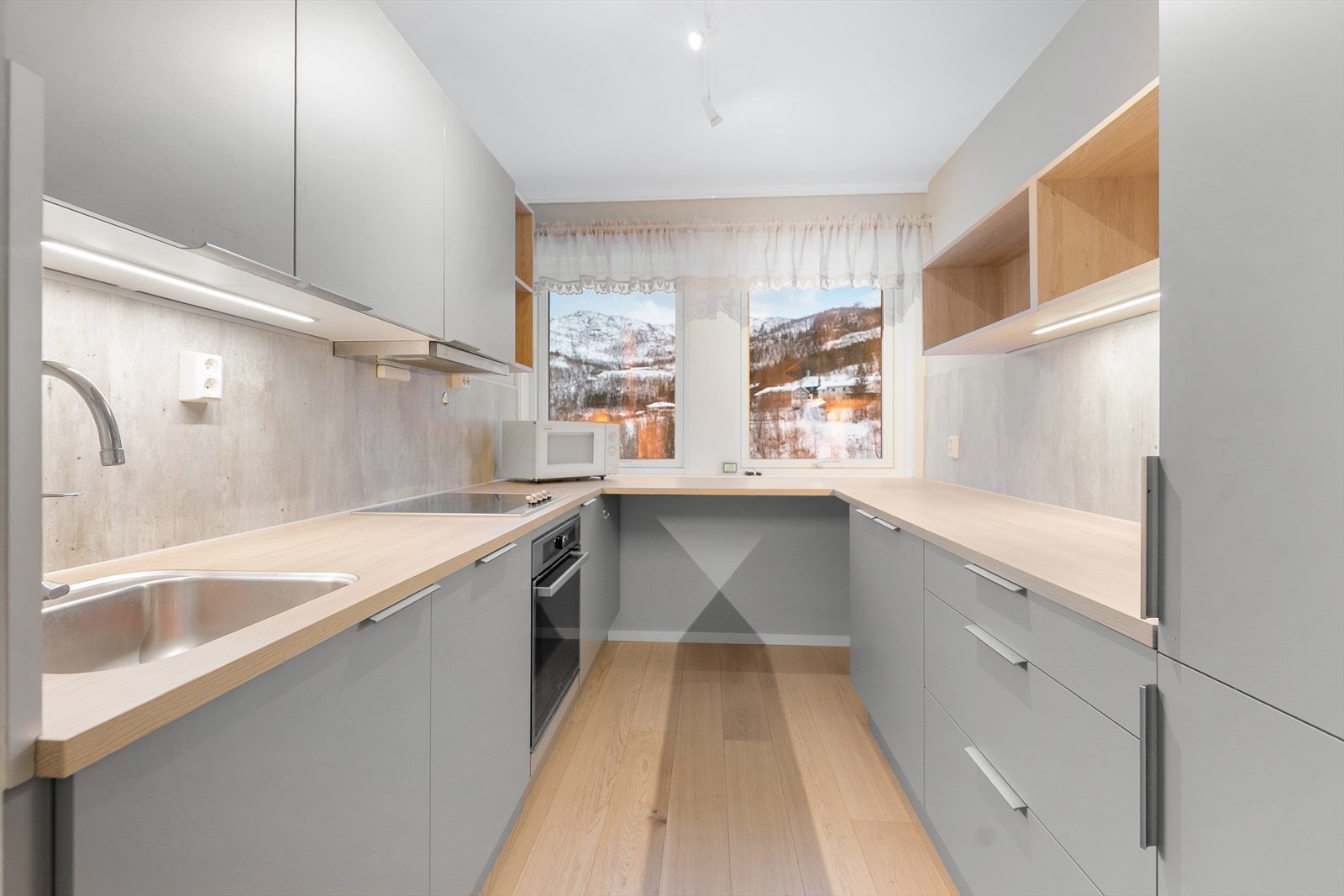 Leiligheten ble renovert i 2019 og holder en gjennomgående god standard Galleribilde