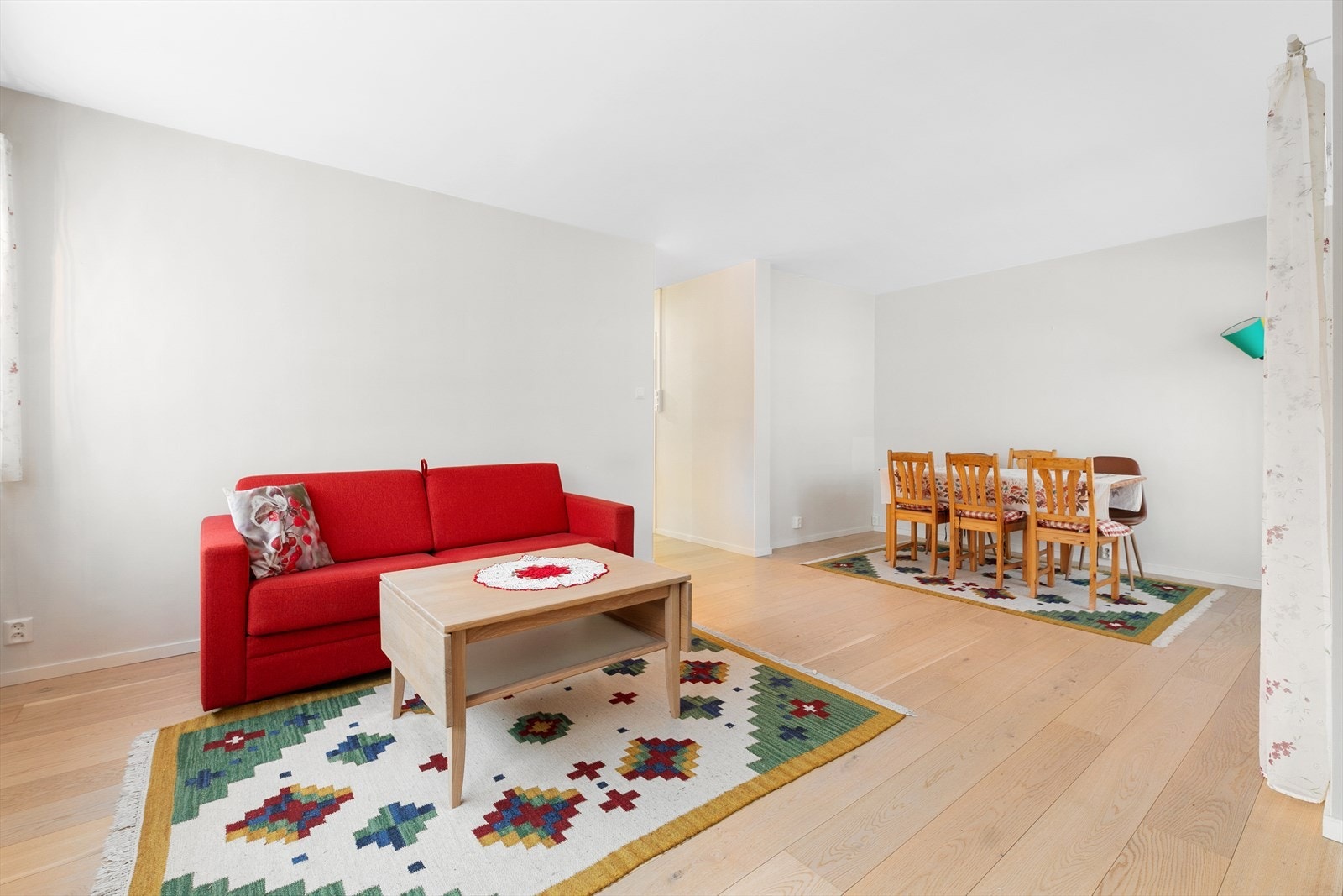 I denne leiligheten kan du flytte rett inn uten og måtte tenke på oppussing! Galleribilde