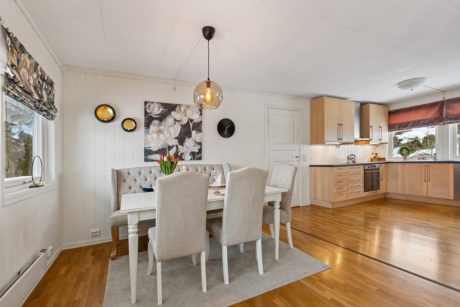 Her er det plass til langbord når man ønsker det. Galleribilde