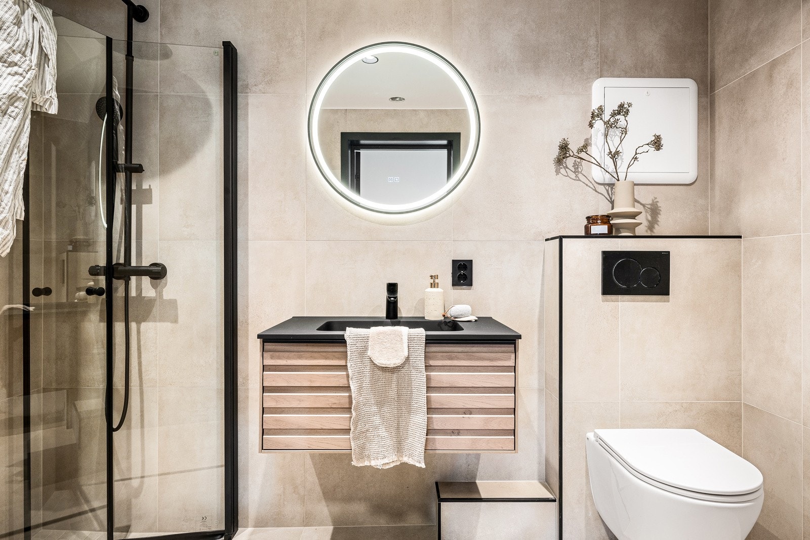 - Badet er delikat og moderne, totalrenovert i 2026 - Galleribilde