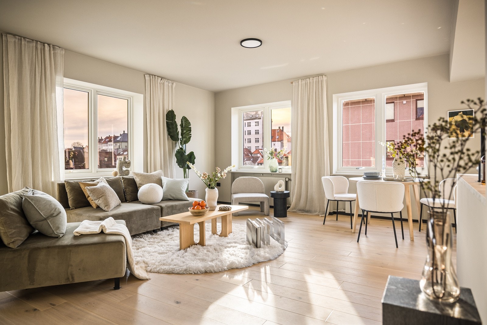 - Leiligheten har en attraktiv og sentral beliggenhet på Nordnes, med kort gangavstand til alt Bergen sentrum har å by på - Galleribilde