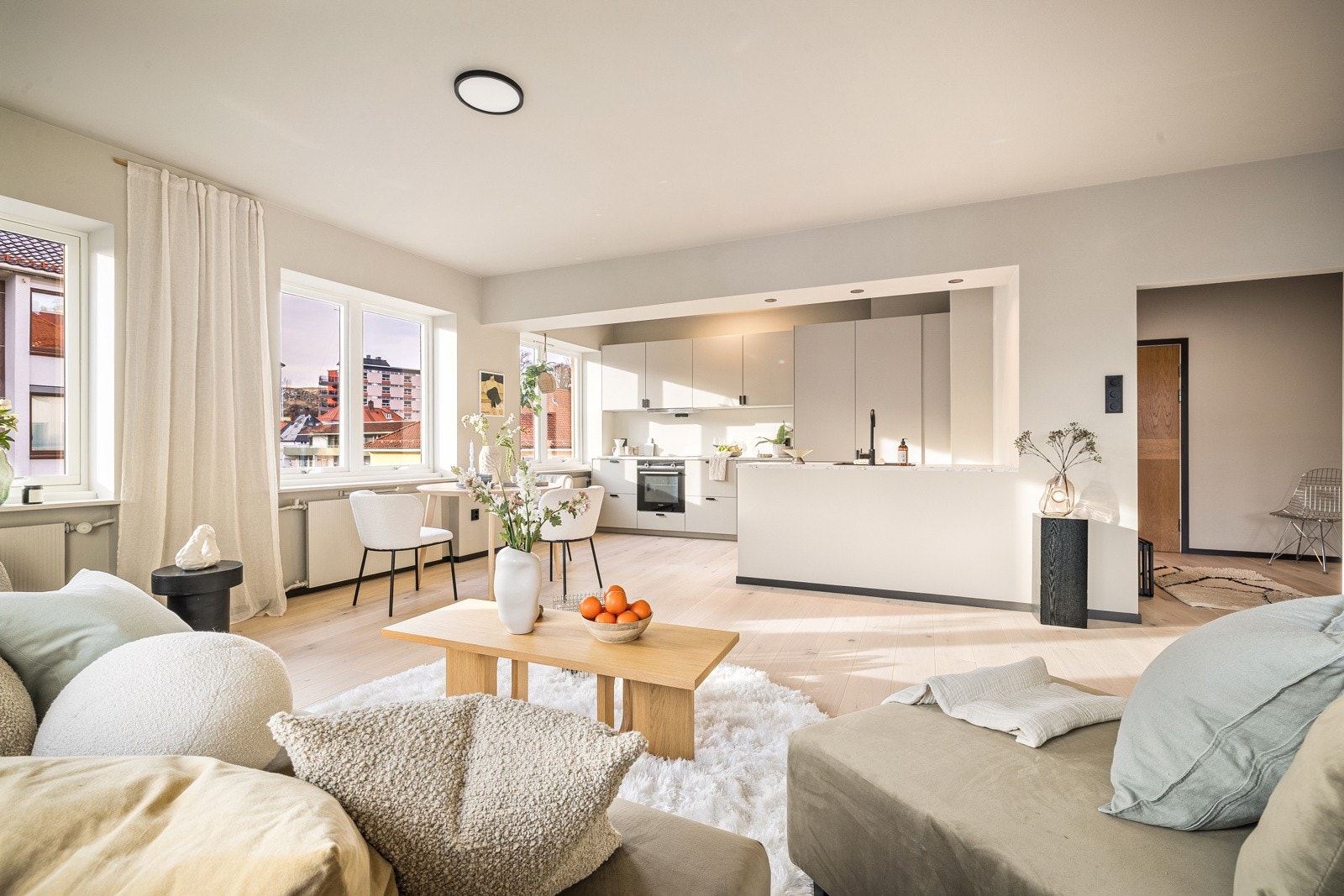 - Leiligheten fremstår som ny etter en renovering i 2025/2026 - Galleribilde