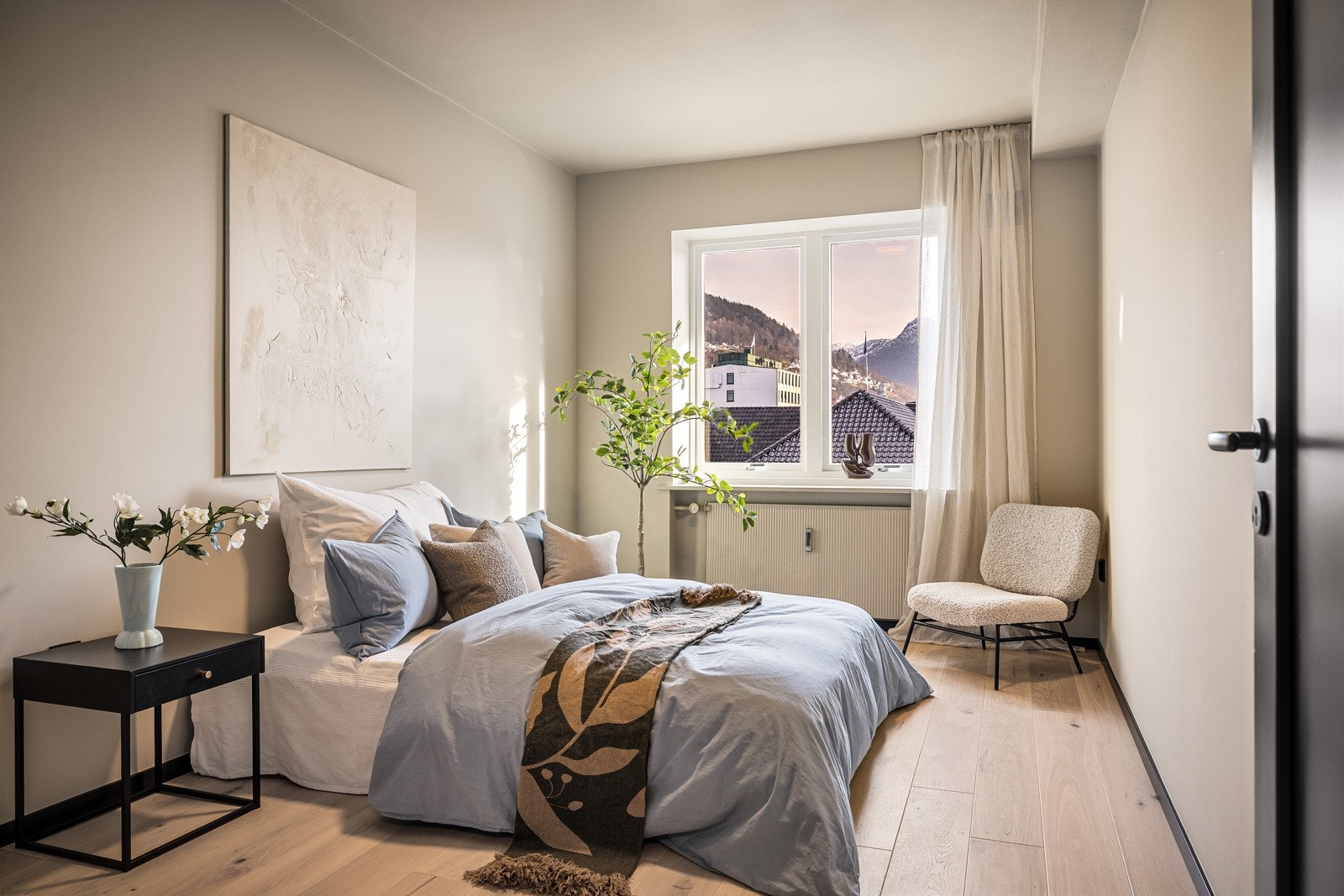 - Romslig hovedsoverom på 13,3 kvm - Galleribilde