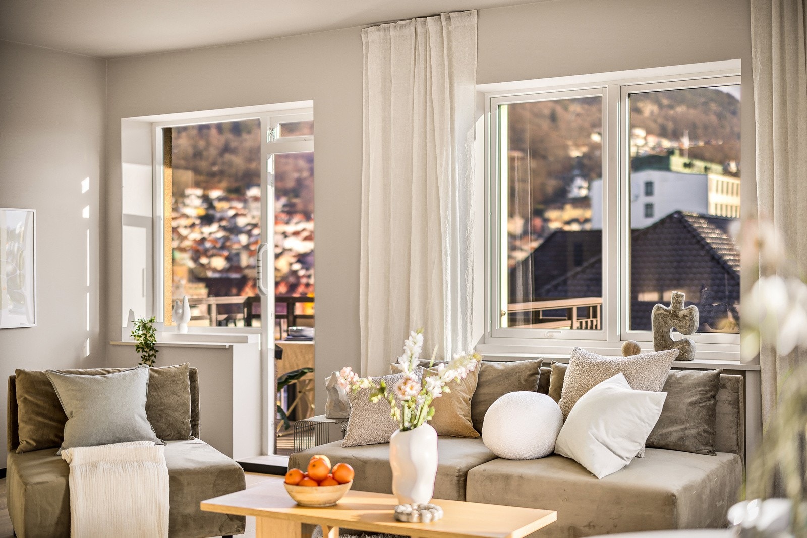 - Fra stuen er det utgang til balkong - Galleribilde