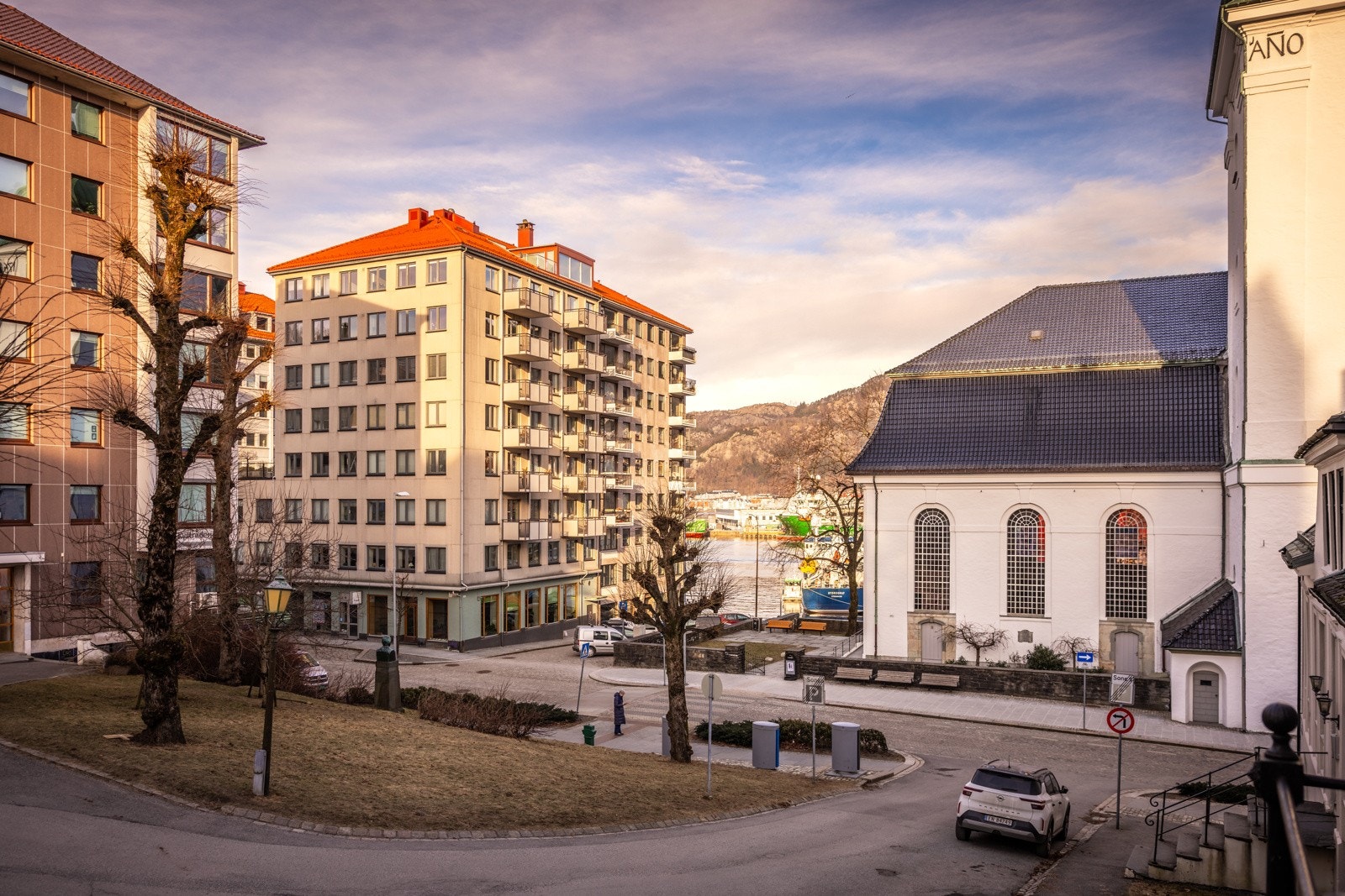 - Ønsker du en moderne, innflyttingsklar leilighet med sentral beliggenhet, flott utsikt og høy kvalitetsfølelse, er dette en bolig som bør oppleves - Galleribilde