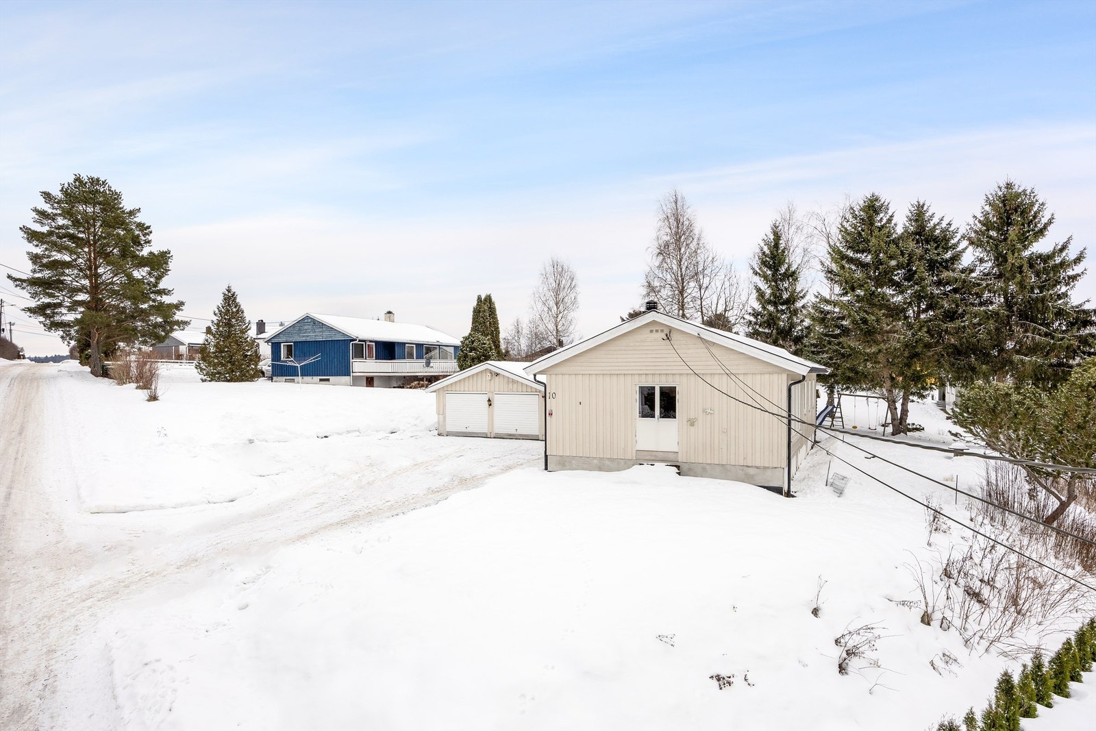 Nabolaget er rolig og familievennlig, med eneboliger som den dominerende boligtypen. Galleribilde