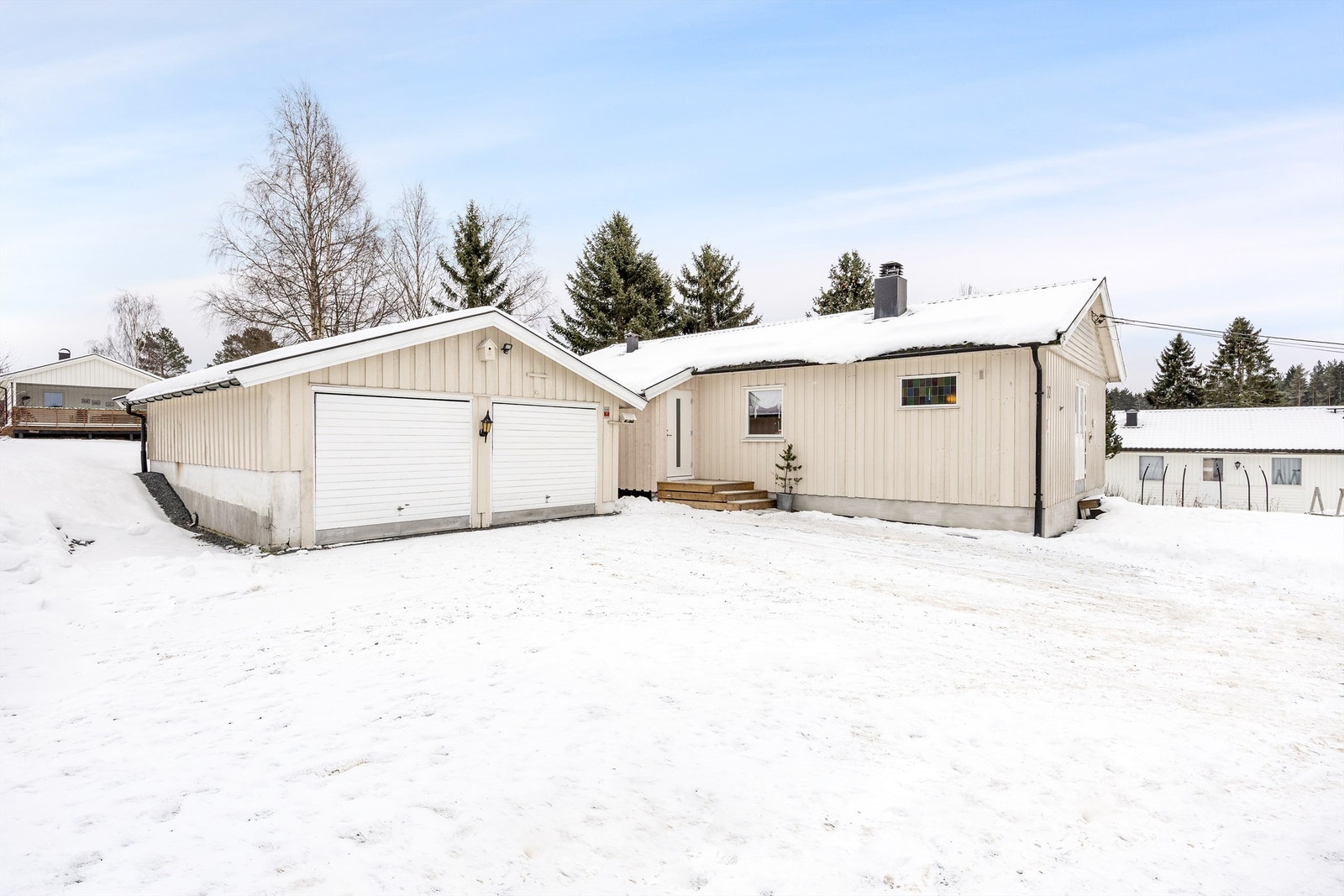 Betydelige oppgraderinger er utført, inkludert ny drenering og utbedring av deler av grunnmuren i 2024. Galleribilde