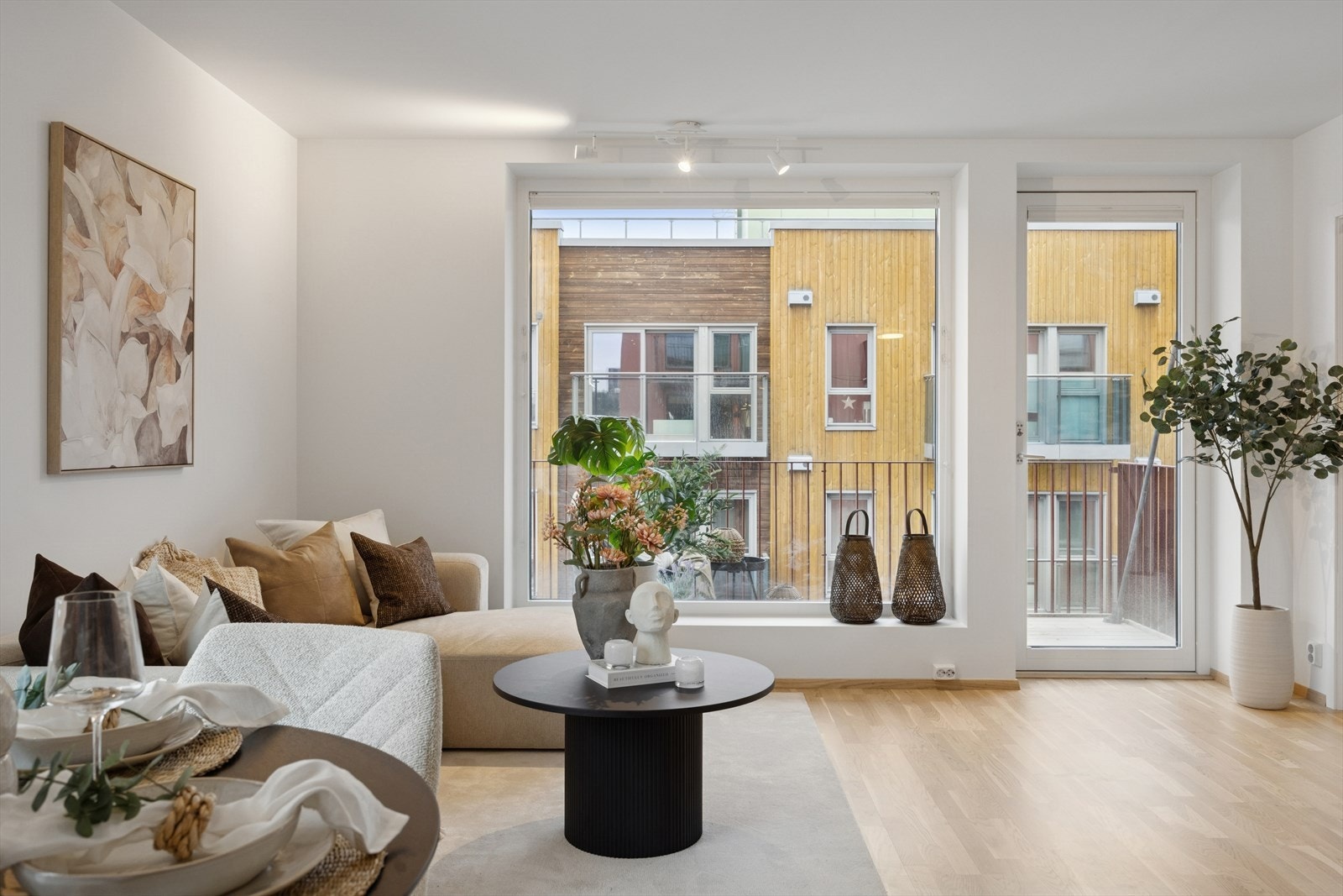 Fra stuen er det direkte utgang til en koselig balkong på ca. 6 m². Galleribilde