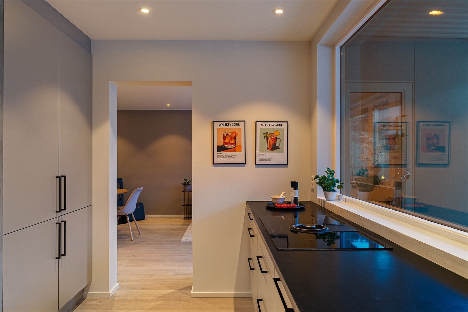 På kjøkkenet får du underlimt vask fra Franke, komfyrvakt og vannvakt. Galleribilde