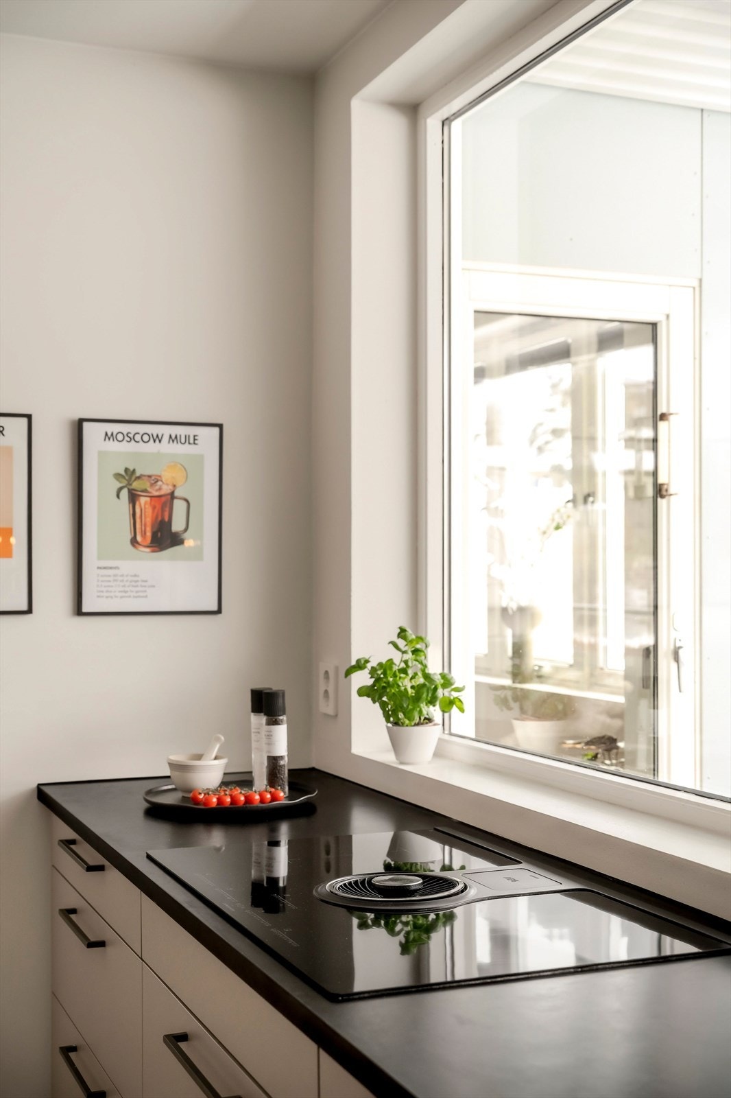 Platetopp fra AEG med innfelt avtrekk. Galleribilde