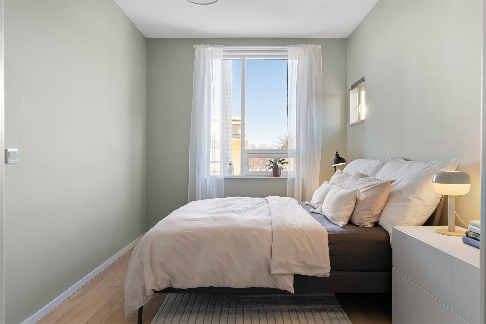 Leiligheten har to soverom på henholdsvis 8 kvm og 10 kvm. Galleribilde