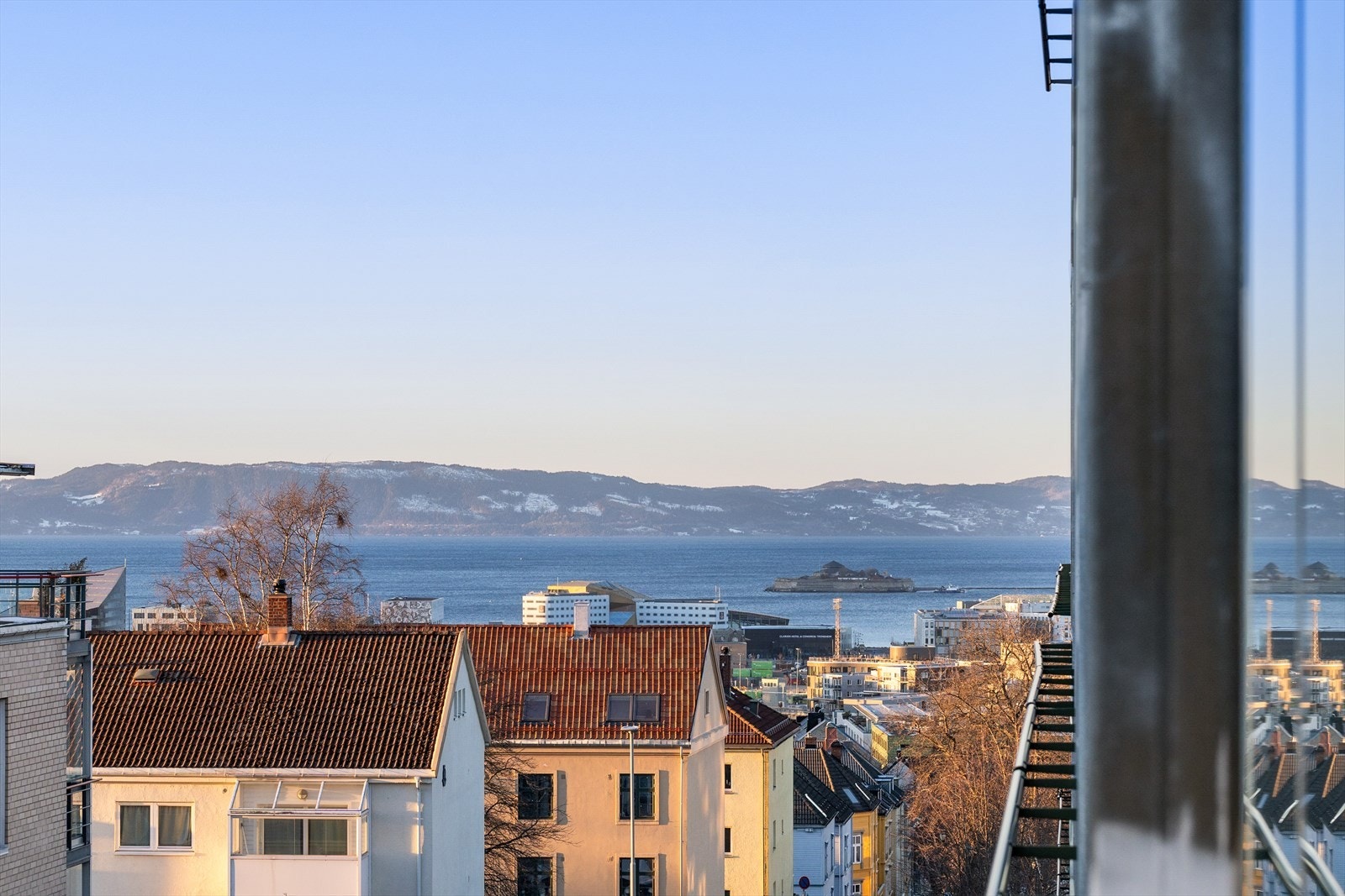 Den luftige beliggenheten gir deg også en flott utsikt mot Munkholmen og Fosenalpene. Galleribilde