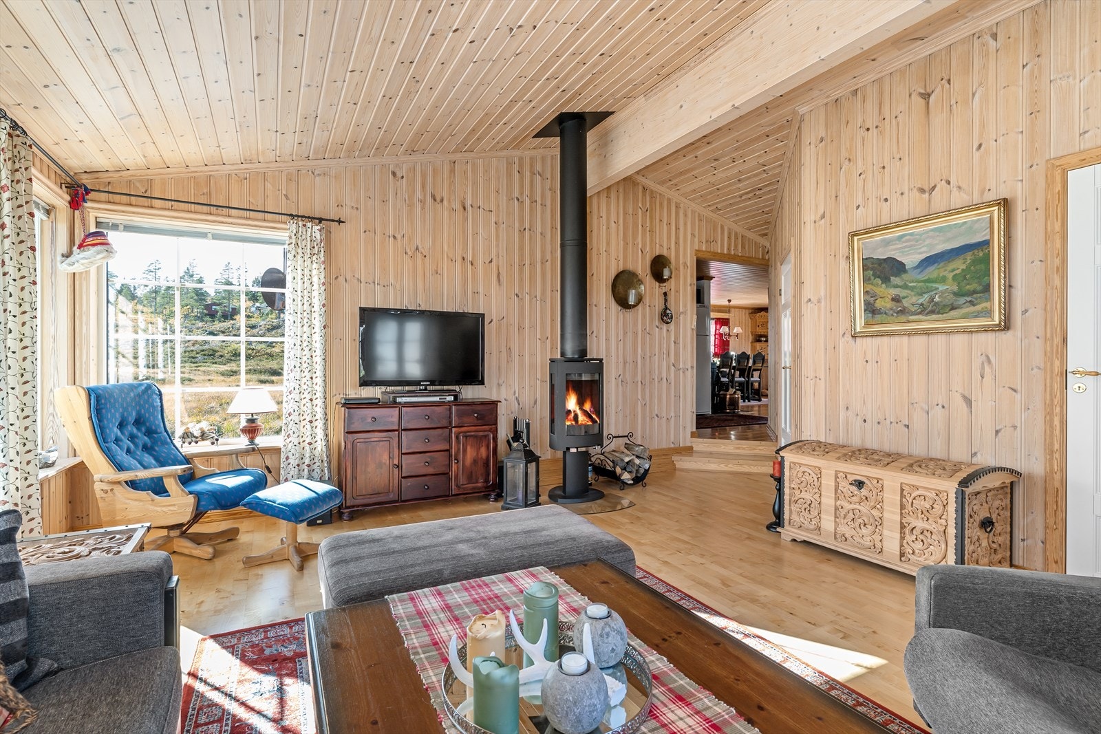 Hytta er utstyrt med totalt 4 soverom, dette gjør det enkelt å samle familie og venner til minnerike hytteopphold. Galleribilde