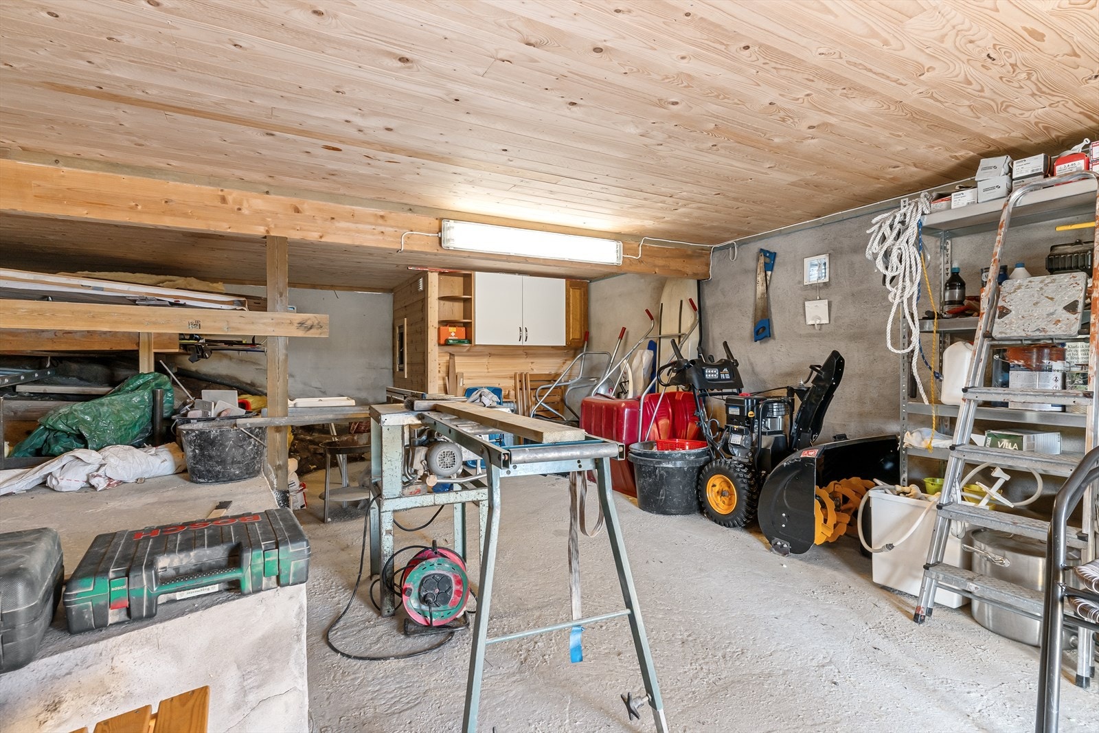 Lagerrommet i kjelleren gir svært gode muligheter for oppbevaring og lagring. Galleribilde