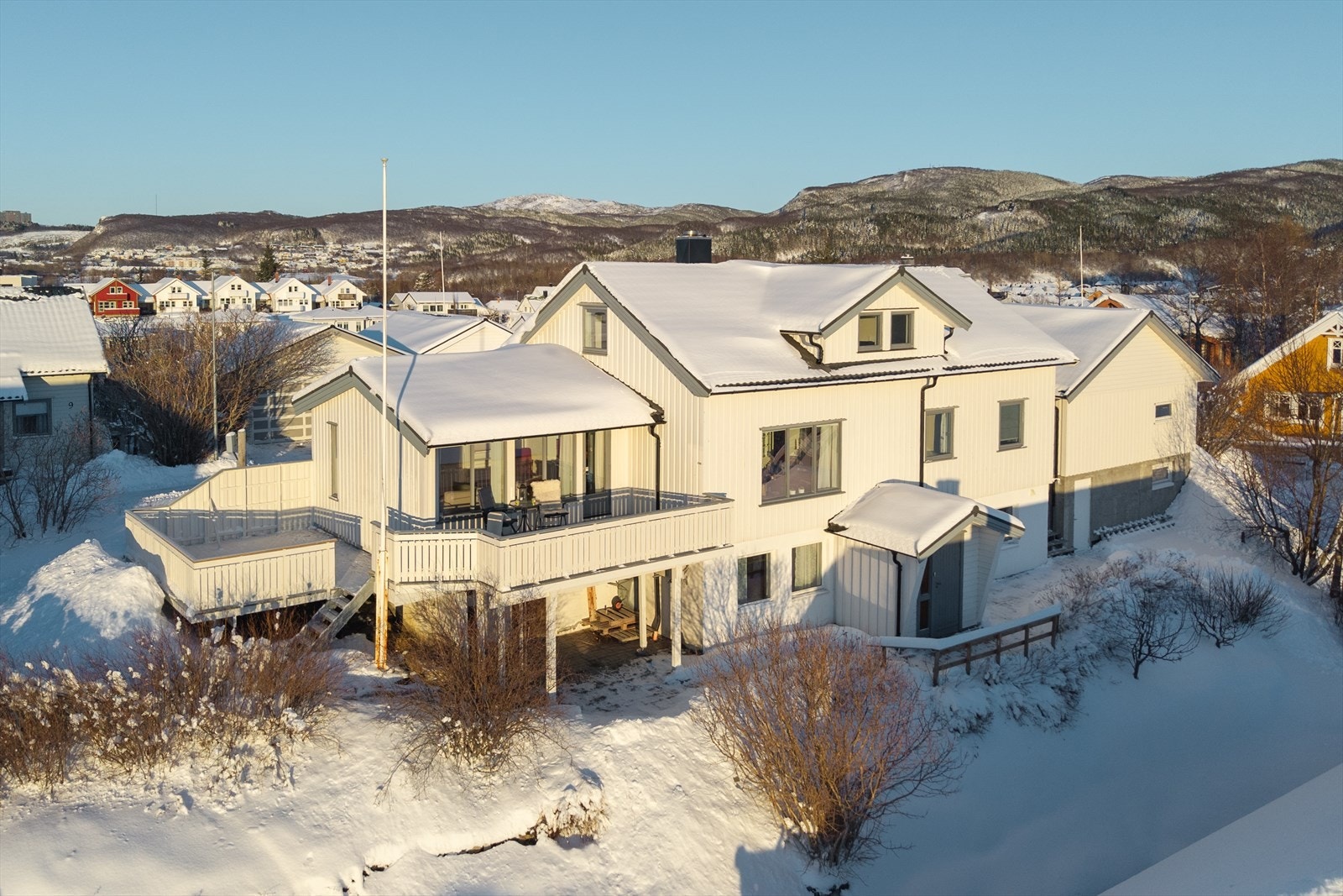 Eiendommen har flotte solforhold på høyden den ligger på Galleribilde