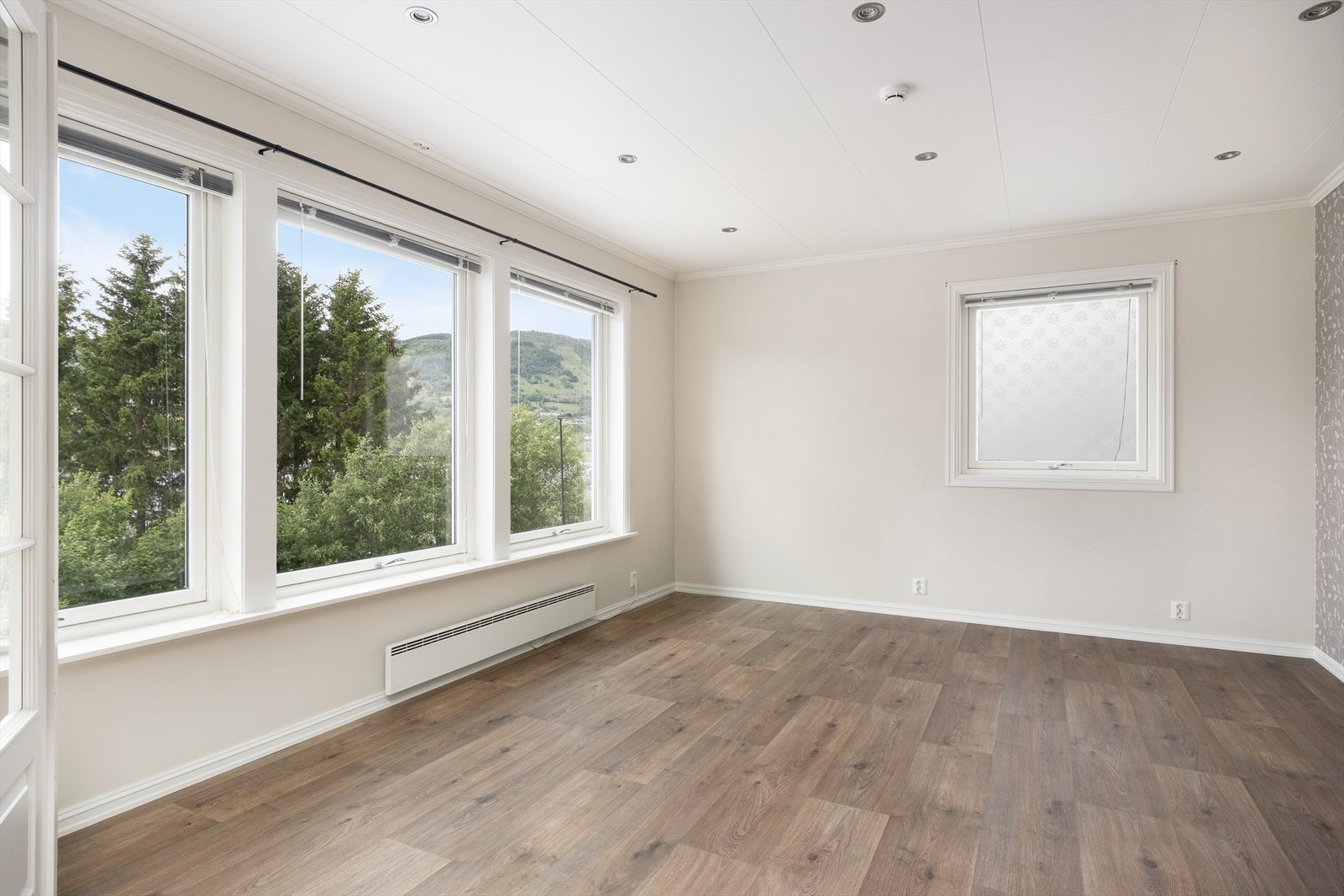 Rommet er av god størrelse og kan innreiast etter eige behov og ønske. Galleribilde