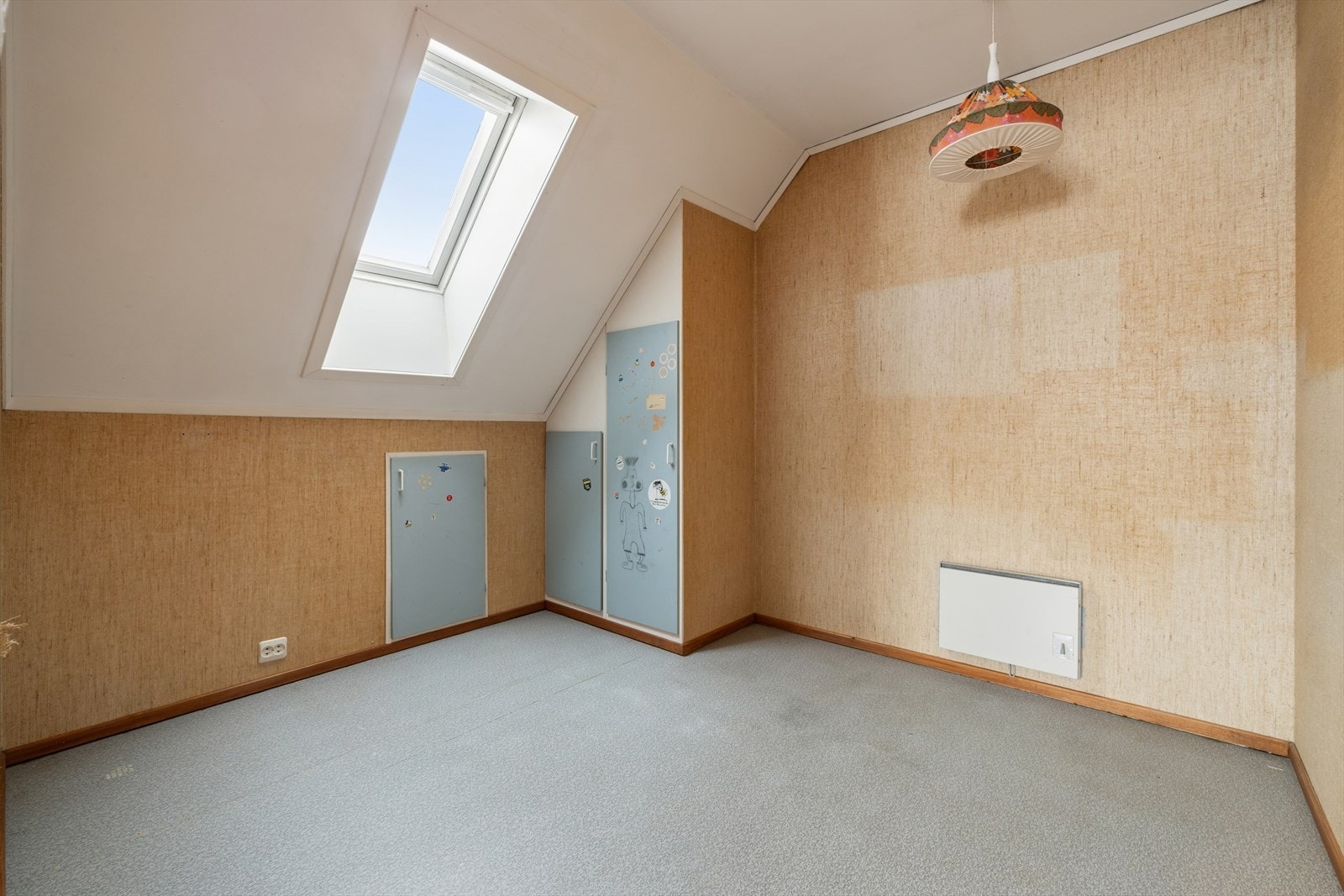 Soverom 2 - Soverommene er av god størrelse og har ulike lagringsmuligheter, samt plass til ønsket møblement. Galleribilde