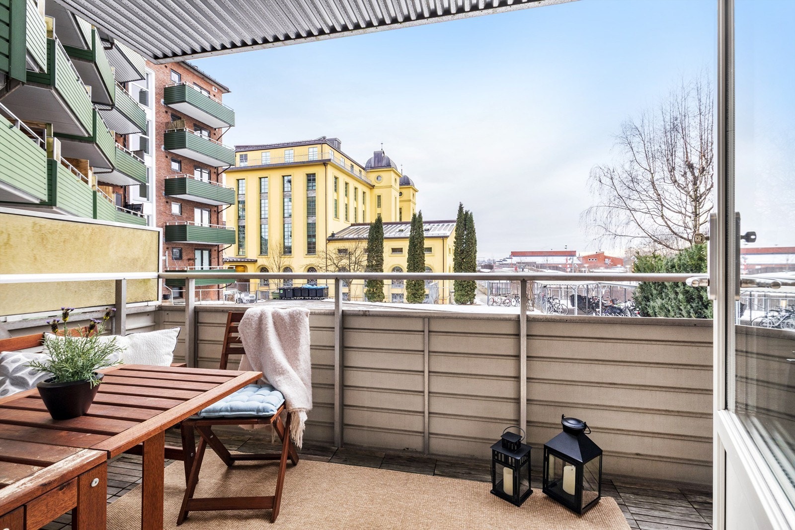 Balkong med fritt utsyn som gir gode solforhold og luftig utsikt. Galleribilde